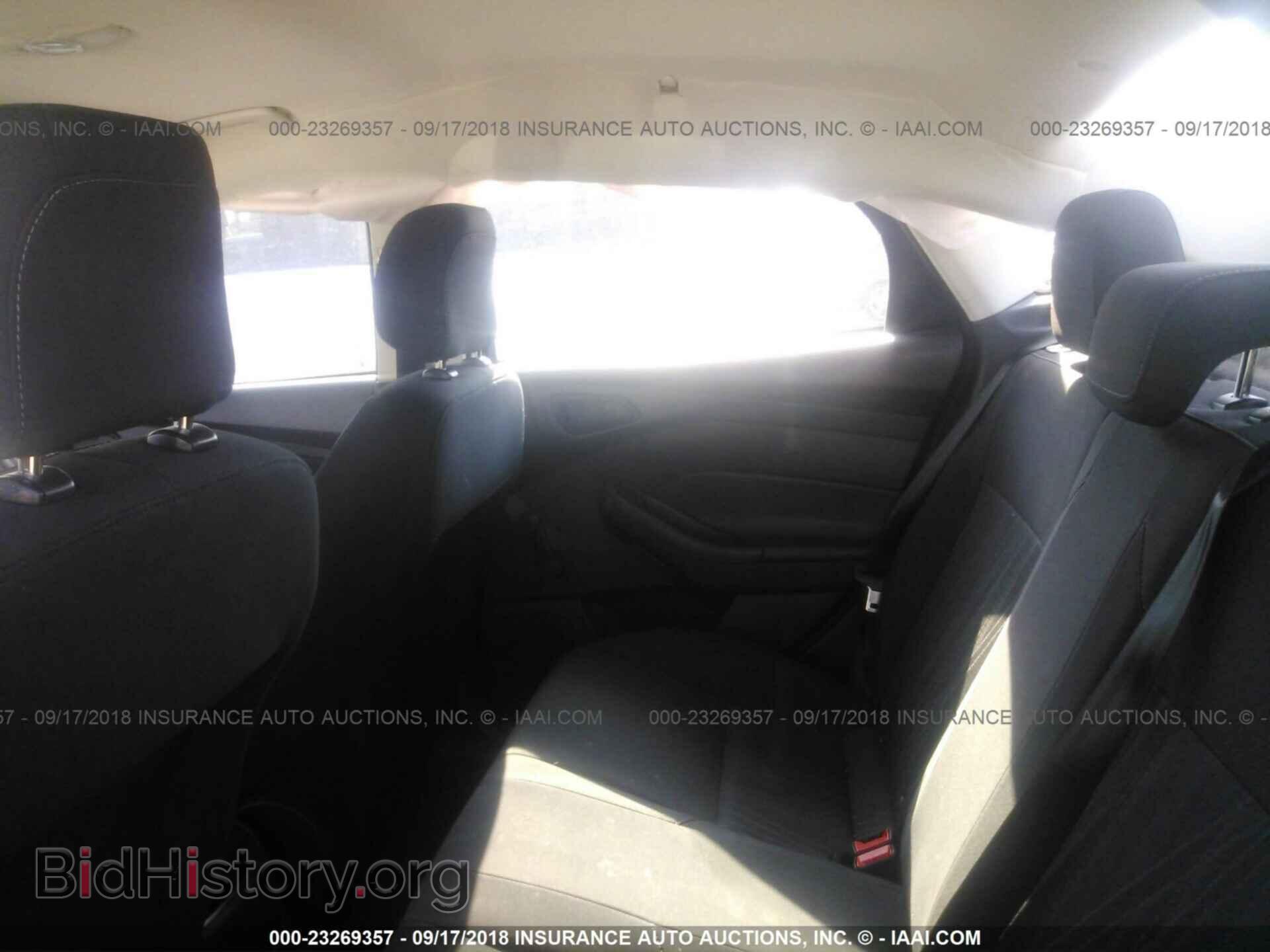 2016 Ford Focus - VIN: 1FADP3E27GL235342 - Photo 8