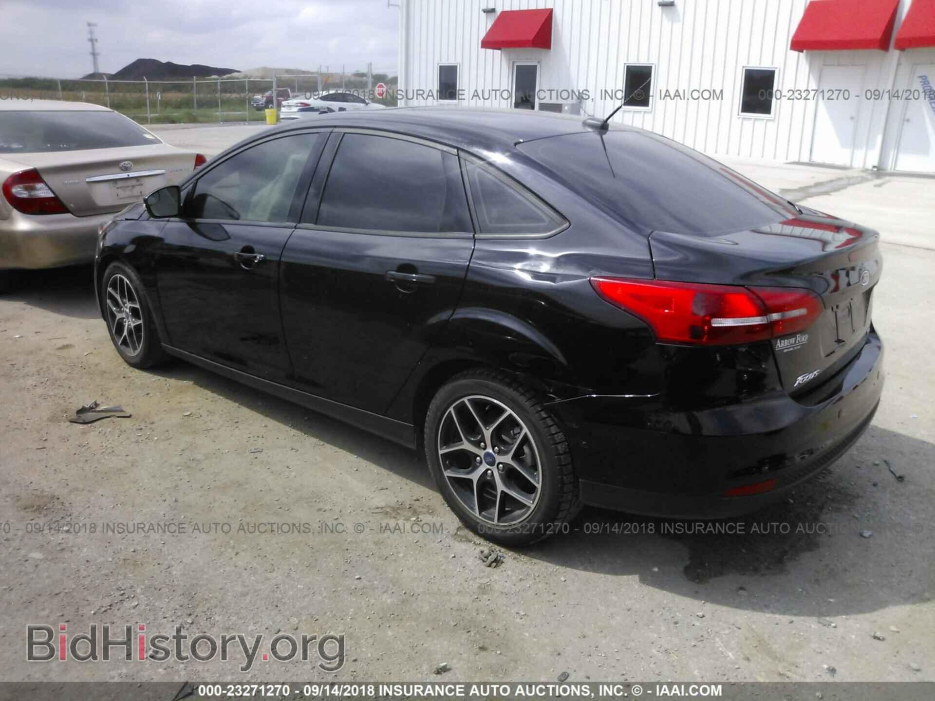 2017 Ford Focus - VIN: 1FADP3H28HL210396 - Фото 3