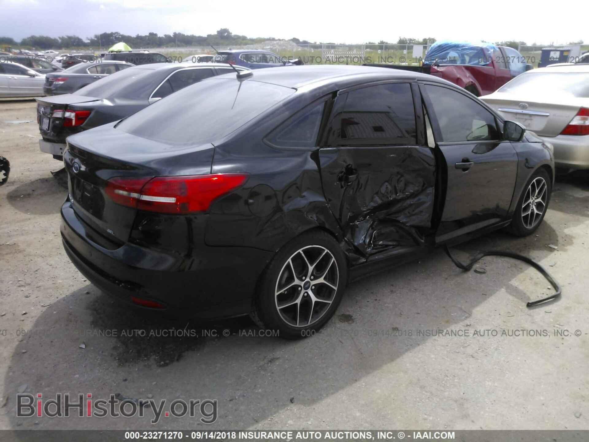 2017 Ford Focus - VIN: 1FADP3H28HL210396 - Фото 4