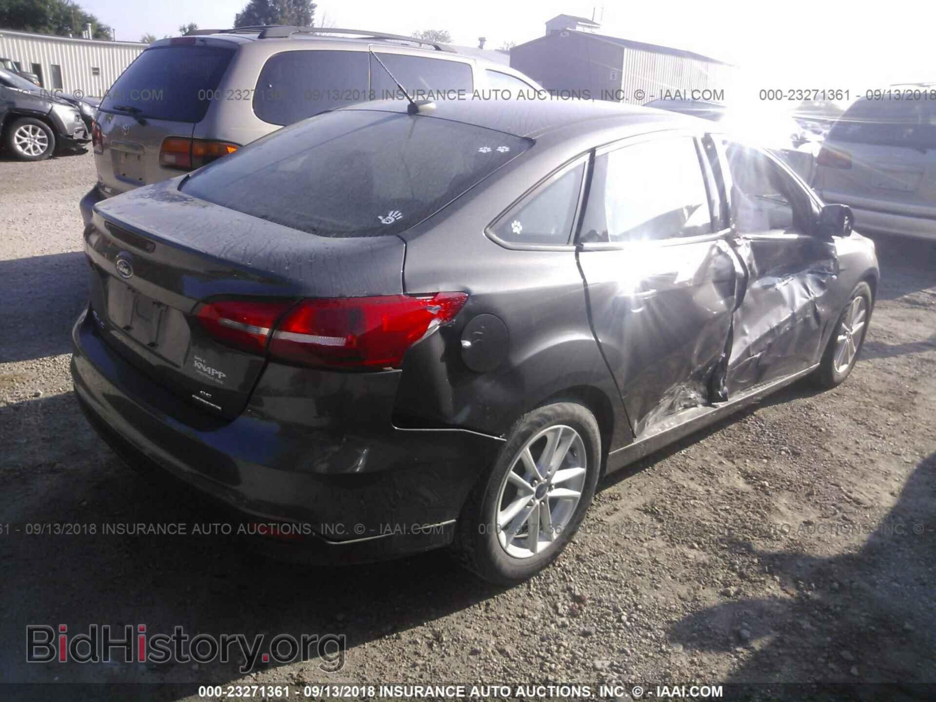 2016 Ford Focus - VIN: 1FADP3F26GL220538 - Photo 4