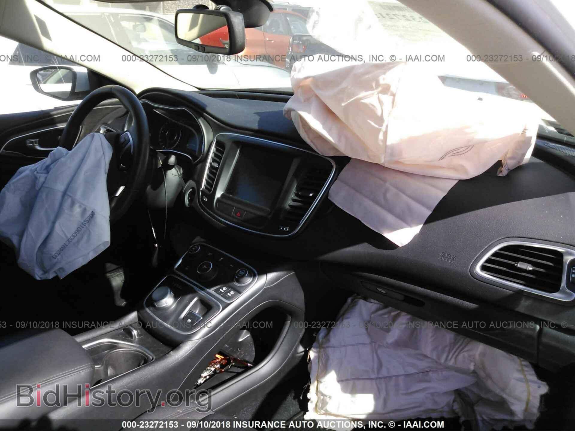 2016 Chrysler 200 - VIN: 1C3CCCAB2GN135357 - Photo 5