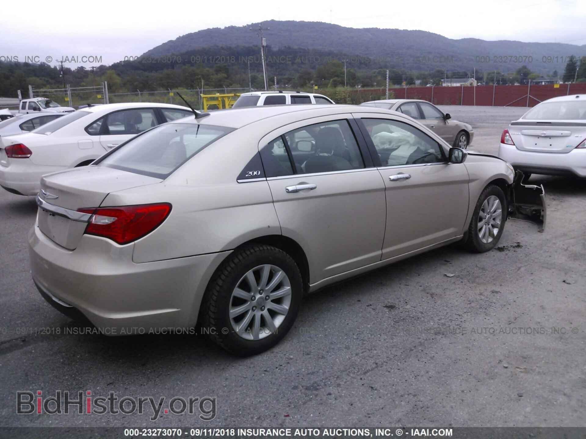 2014 Chrysler 200 - VIN: 1C3CCBCG4EN128409 - Photo 4