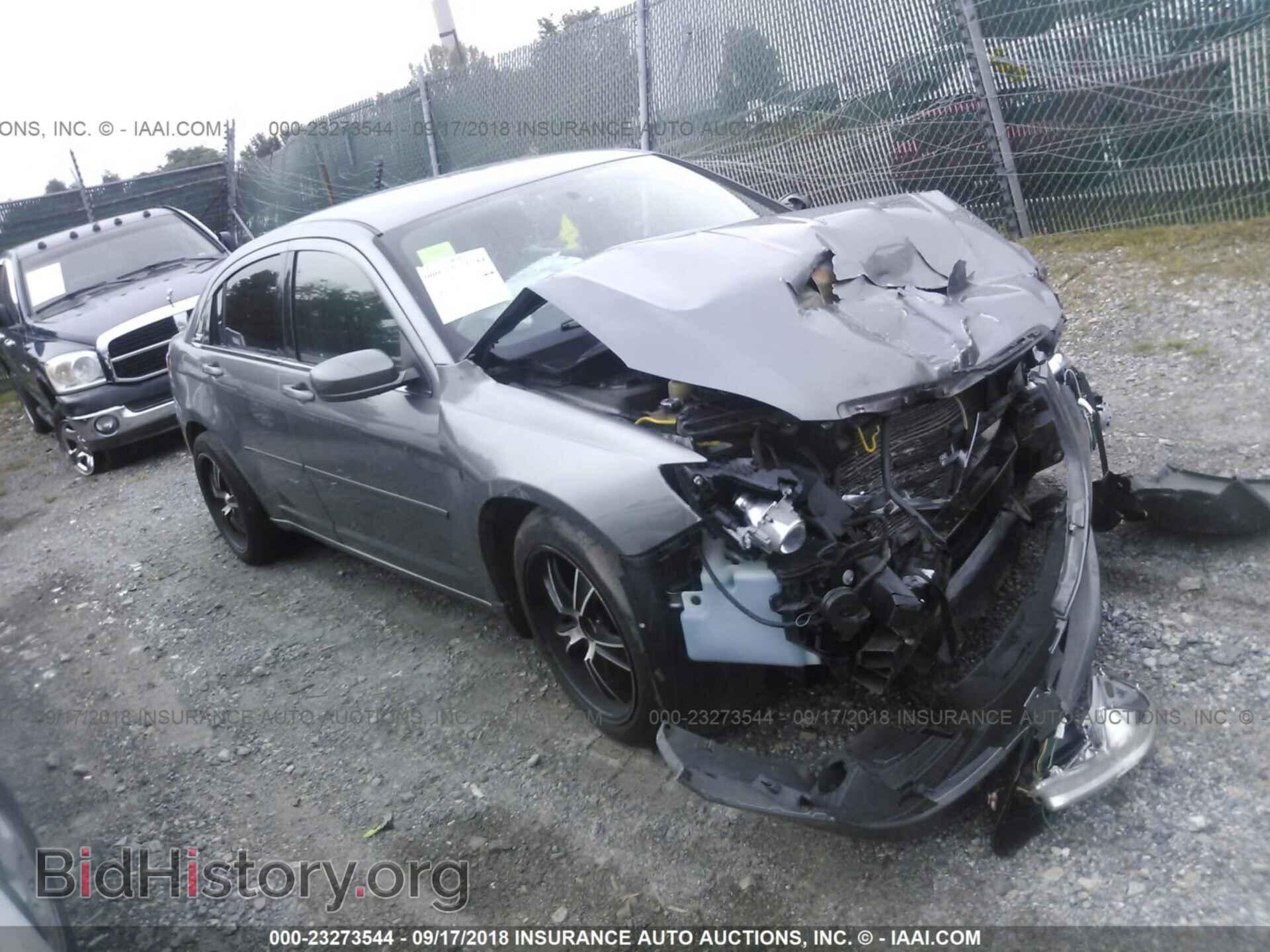 Photo 1C3BC1FG0BN623655 - Chrysler 200 2011