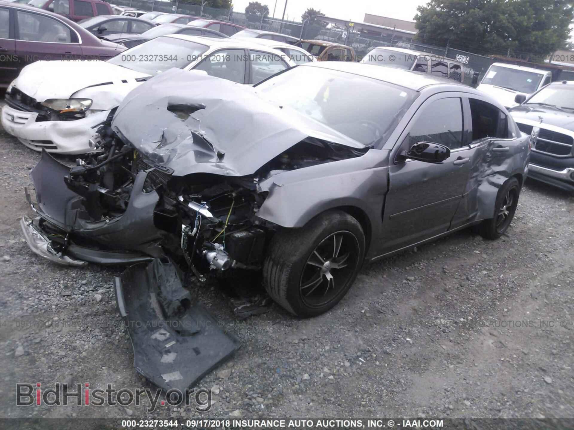 2011 Chrysler 200 - VIN: 1C3BC1FG0BN623655 - Фото 2