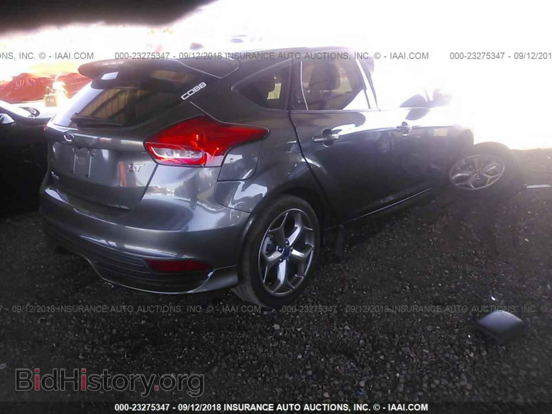 2017 Ford Focus - VIN: 1FADP3L95HL260628 - Photo 4