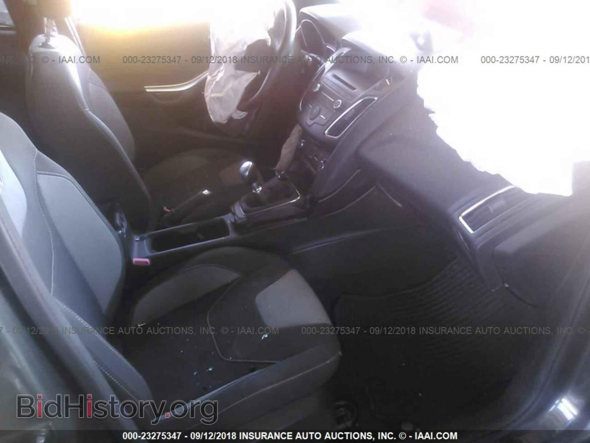 2017 Ford Focus - VIN: 1FADP3L95HL260628 - Photo 5