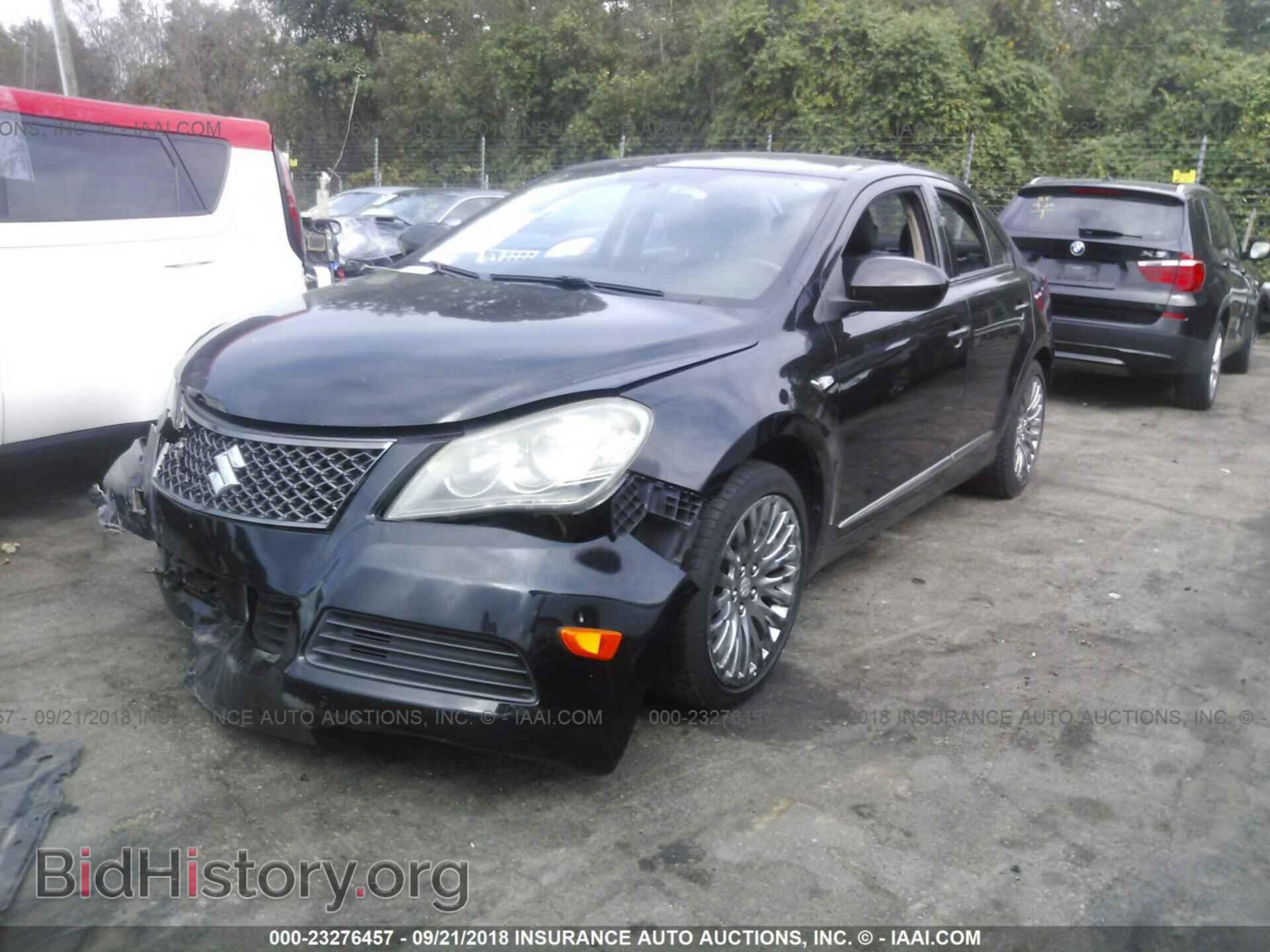 2011 Suzuki Kizashi - VIN: JS2RF9A35B6110941 - Photo 2