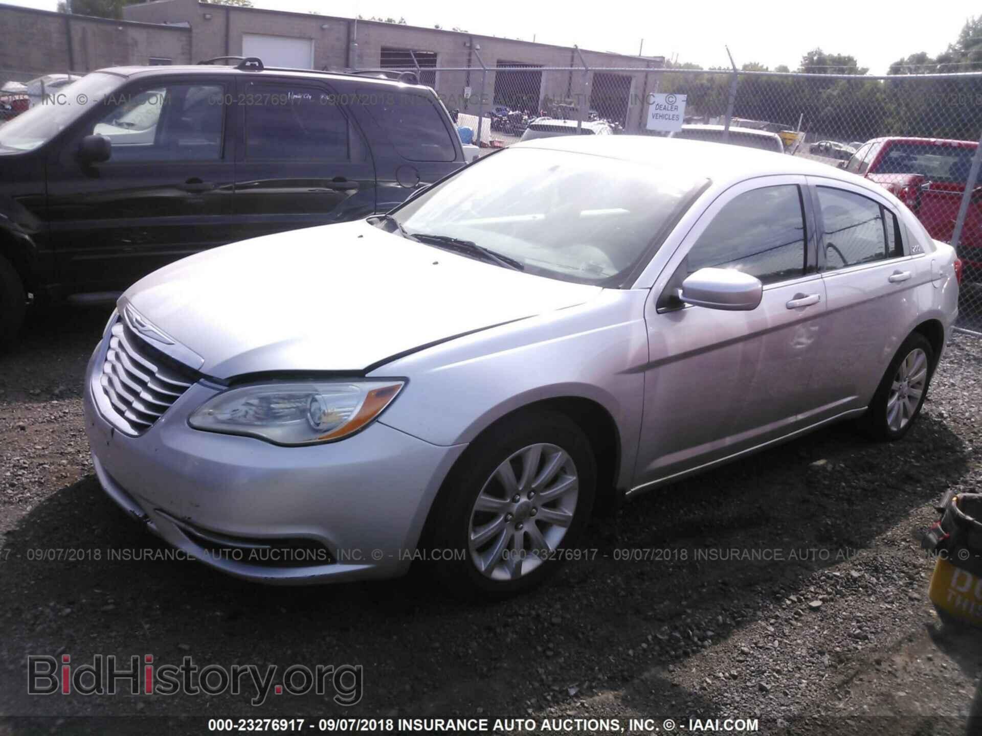 2011 Chrysler 200 - VIN: 1C3BC1FG6BN527139 - Фото 2
