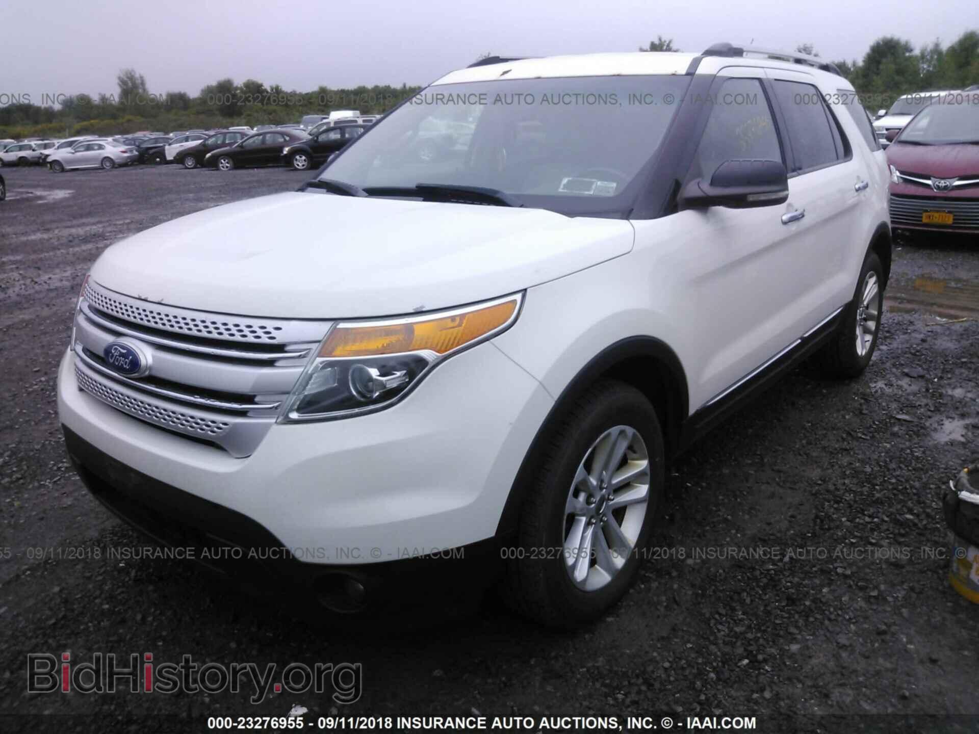 2011 Ford Explorer - VIN: 1FMHK8D88BGA26072 - Фото 2