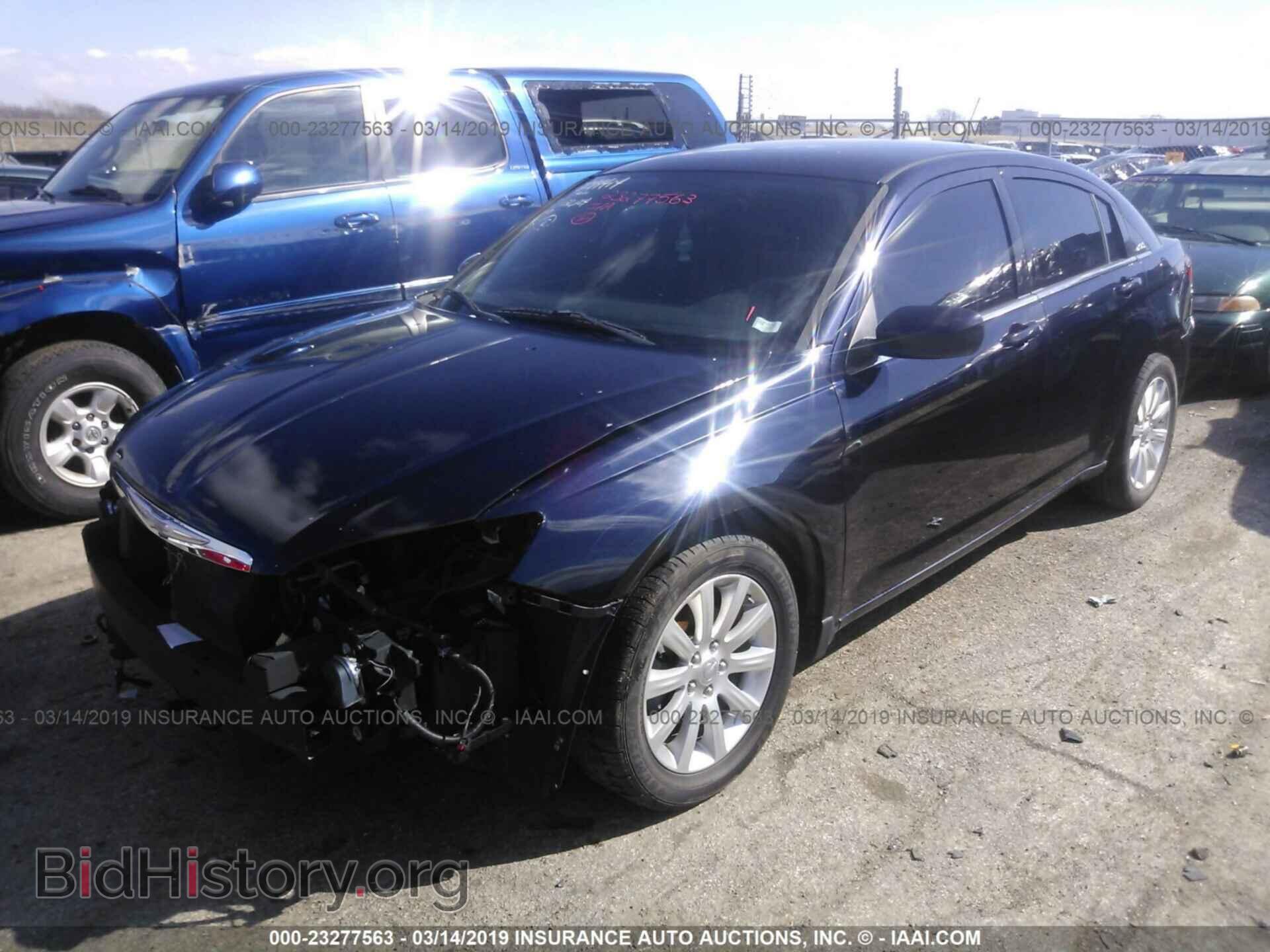 2011 CHRYSLER 200 - VIN: 1C3BC1FG2BN525758 - Фото 2