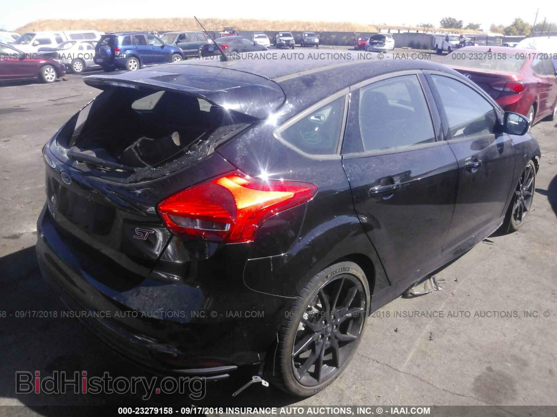 2016 Ford Focus - VIN: 1FADP3L93GL230641 - Фото 4