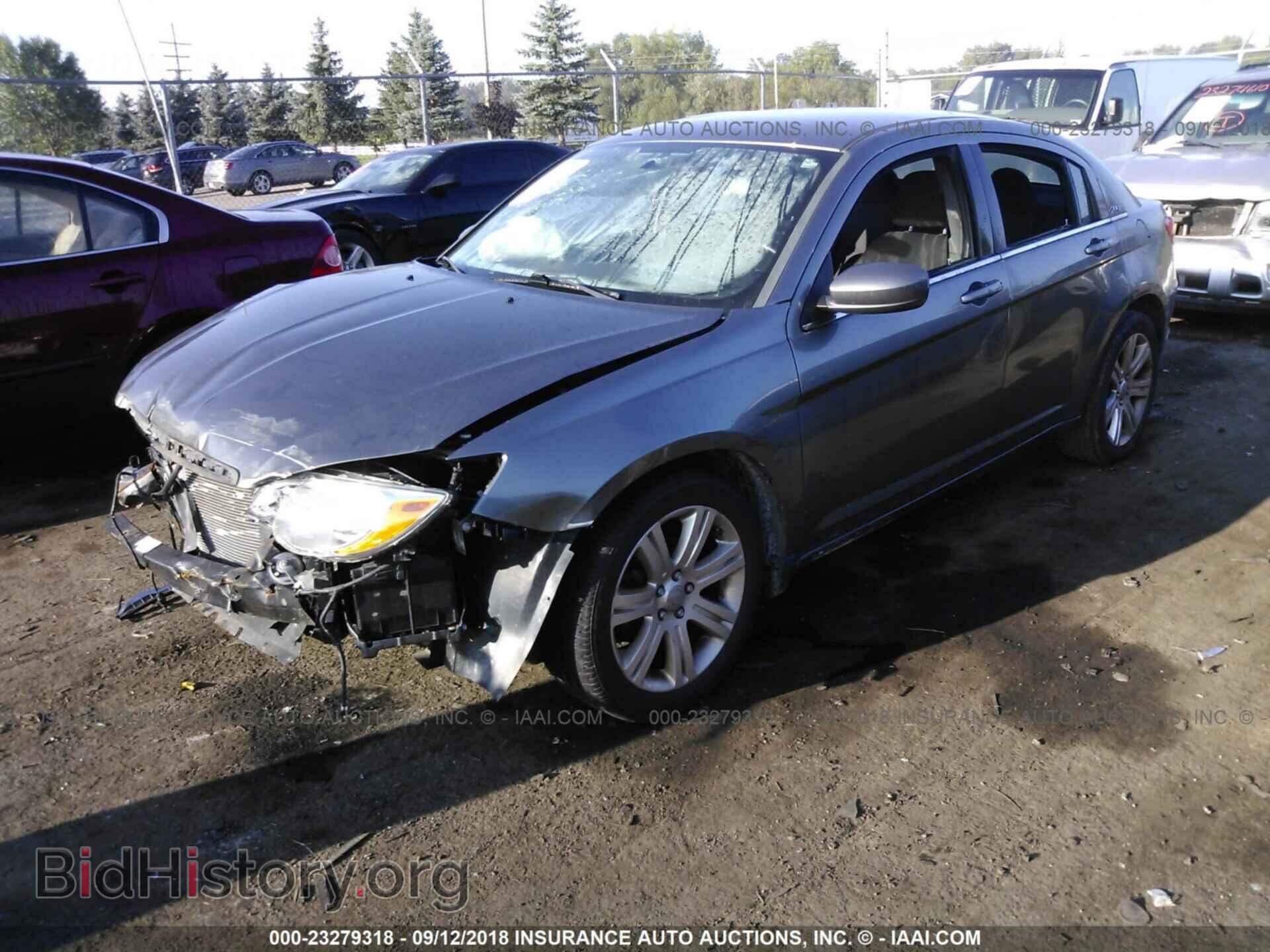 2013 Chrysler 200 - VIN: 1C3CCBBB0DN758500 - Photo 2