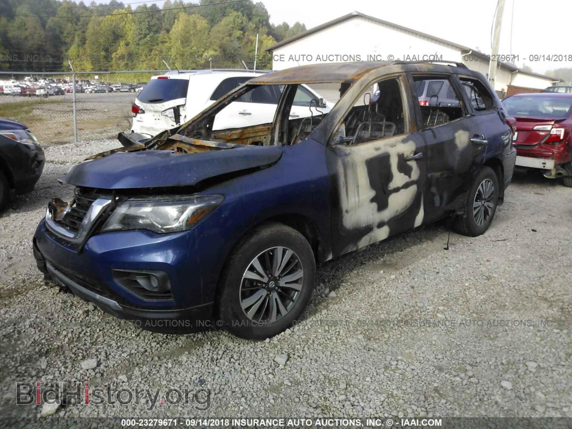 2017 Nissan Pathfinder - VIN: 5N1DR2MM8HC676055 - Фото 2