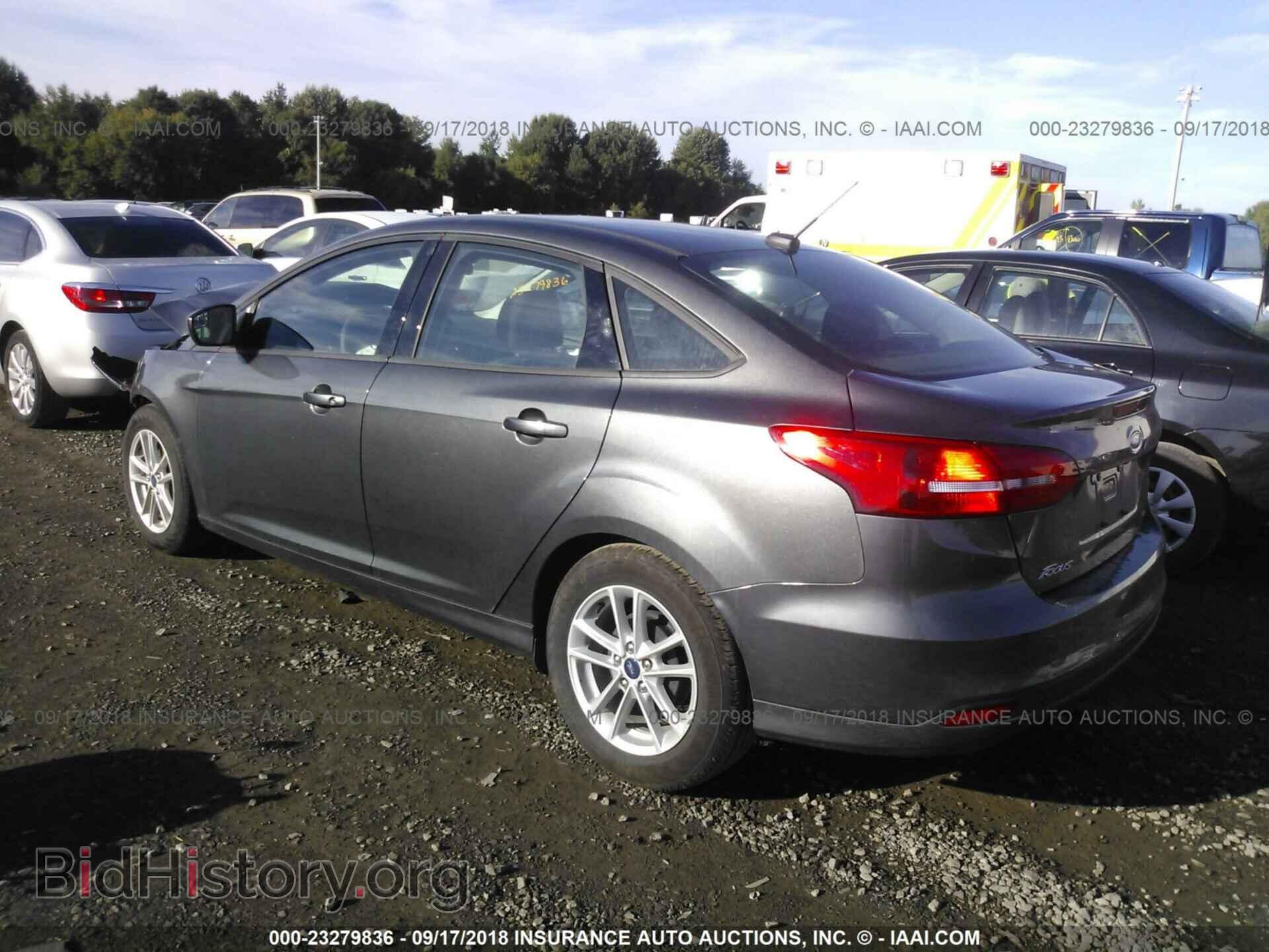 2018 Ford Focus - VIN: 1FADP3F29JL214028 - Фото 3