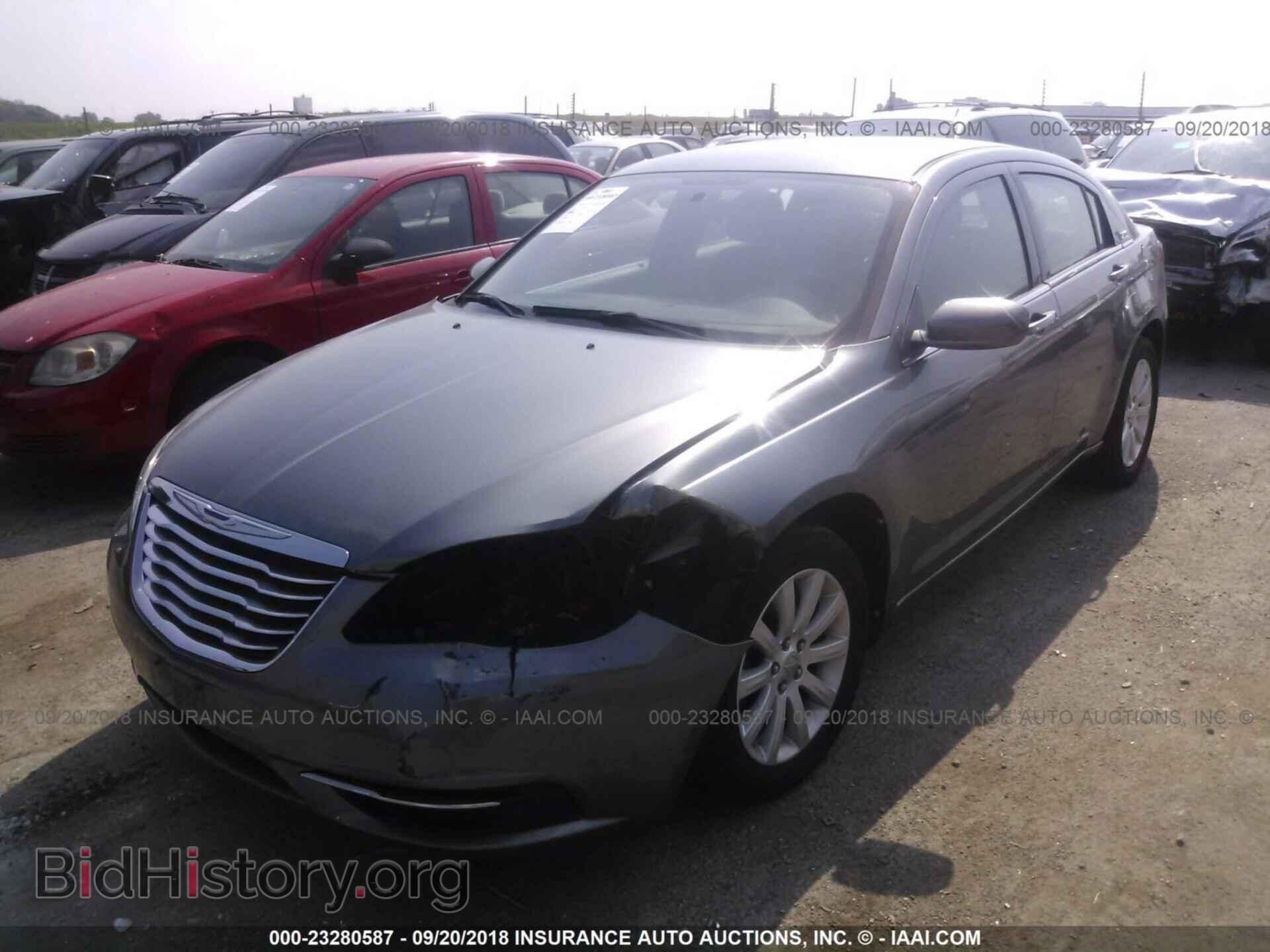 2012 Chrysler 200 - VIN: 1C3CCBBB1CN131240 - Фото 2