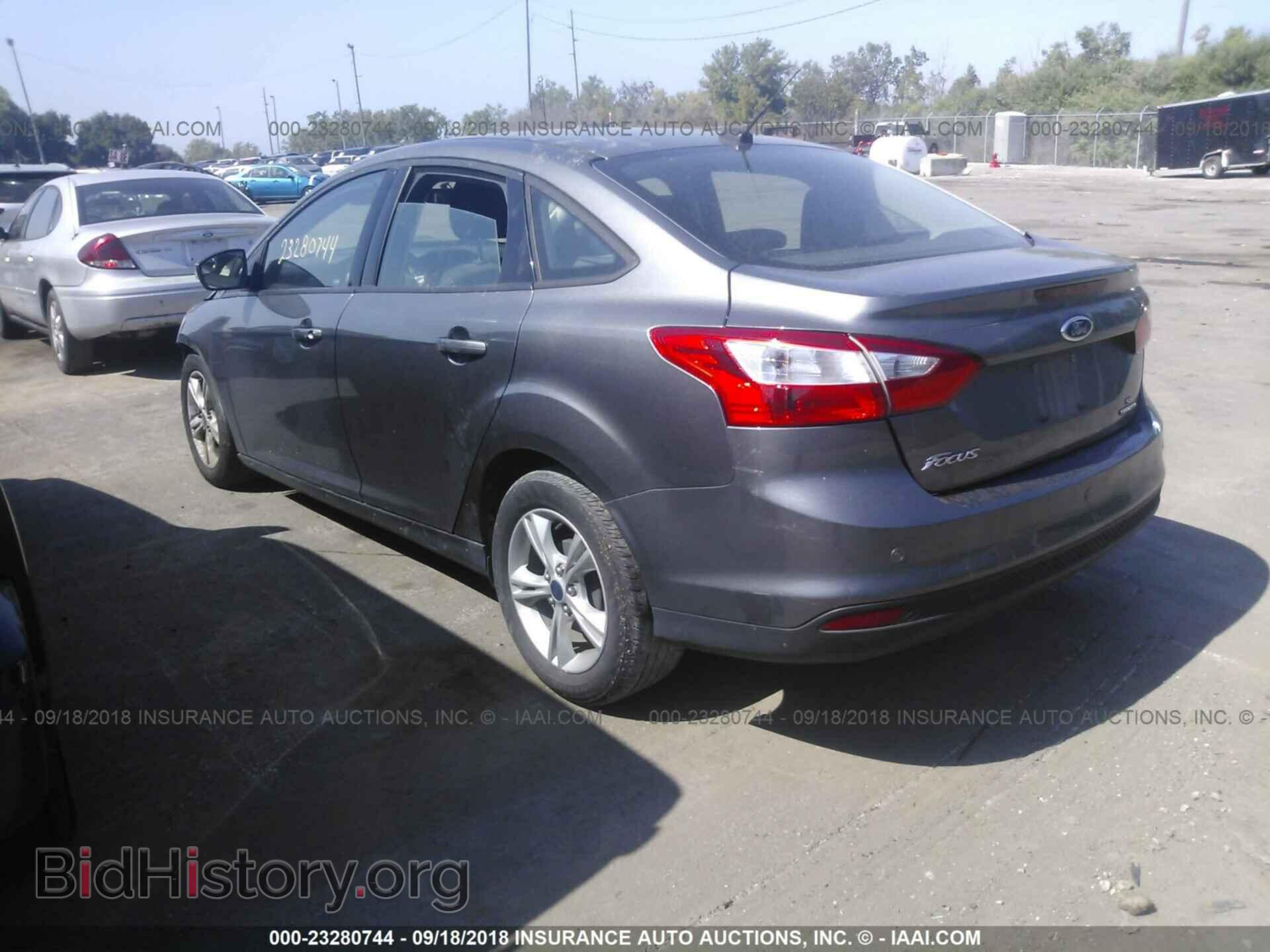 2014 Ford Focus - VIN: 1FADP3F28EL450806 - Photo 3