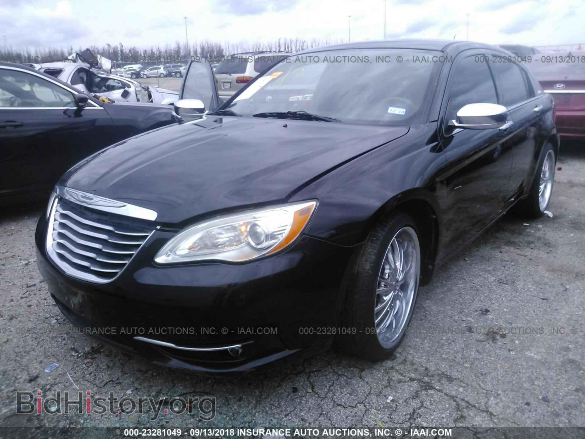 2011 Chrysler 200 - VIN: 1C3BC2FG2BN575467 - Фото 2