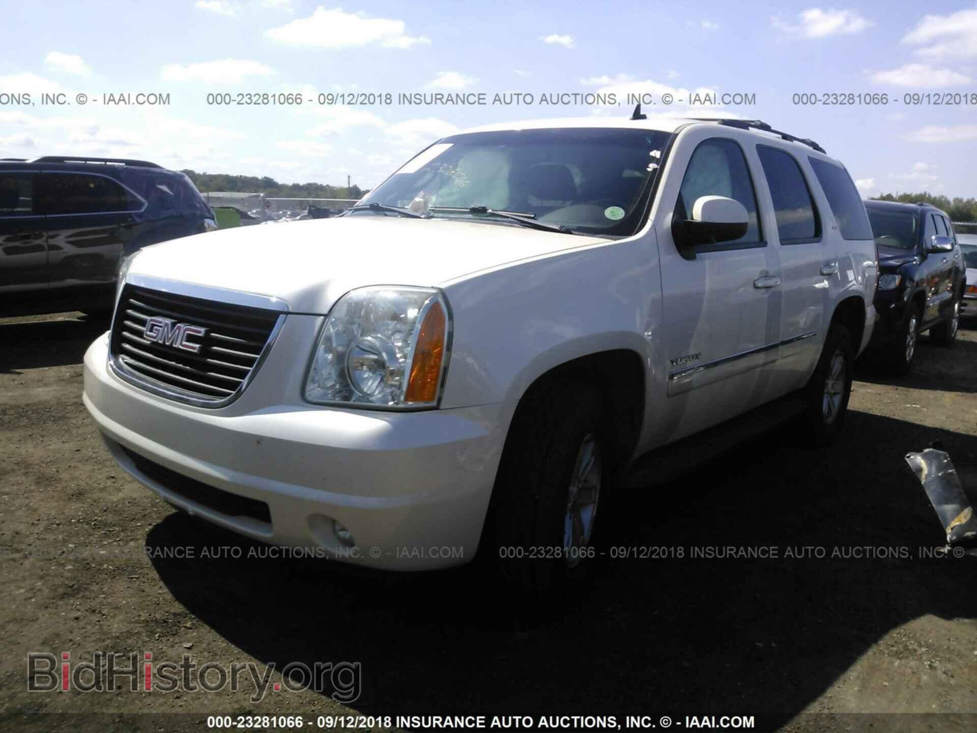 2011 Gmc Yukon - VIN: 1GKS2CE08BR301227 - Фото 2
