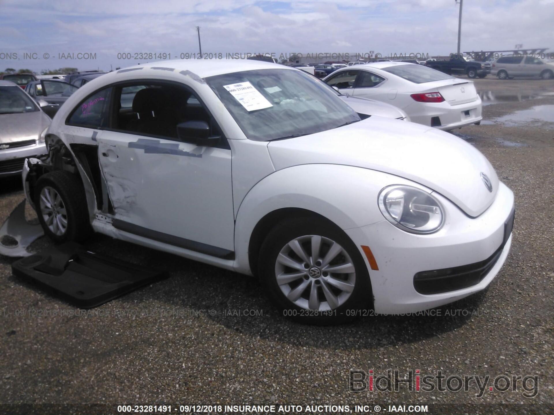 Photo 3VWFP7AT6DM656338 - Volkswagen Beetle 2013