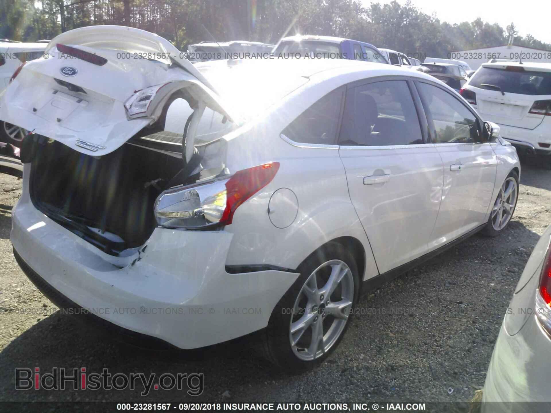 2016 Ford Focus - VIN: 1FADP3J23GL274192 - Photo 4