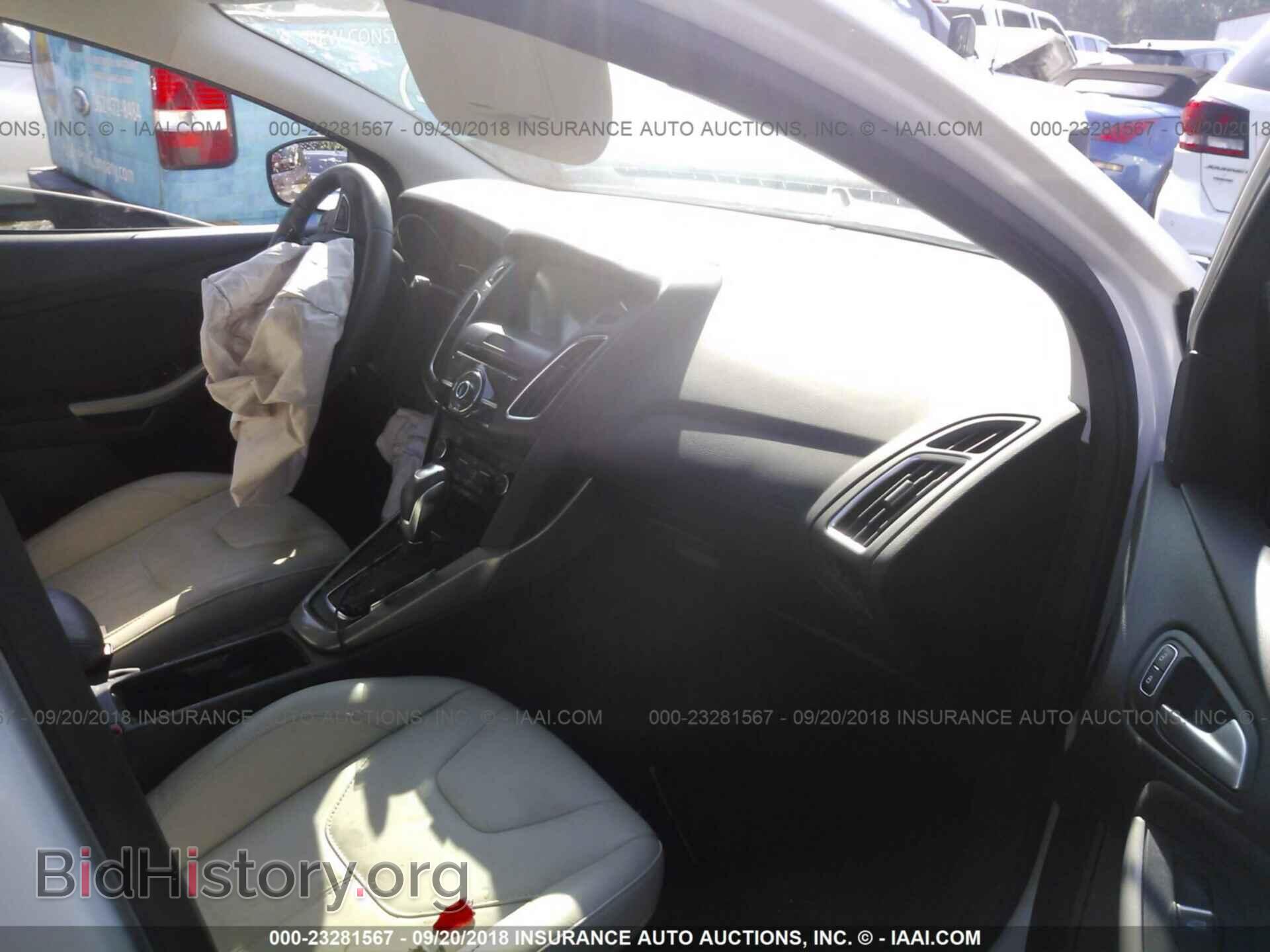 2016 Ford Focus - VIN: 1FADP3J23GL274192 - Photo 5