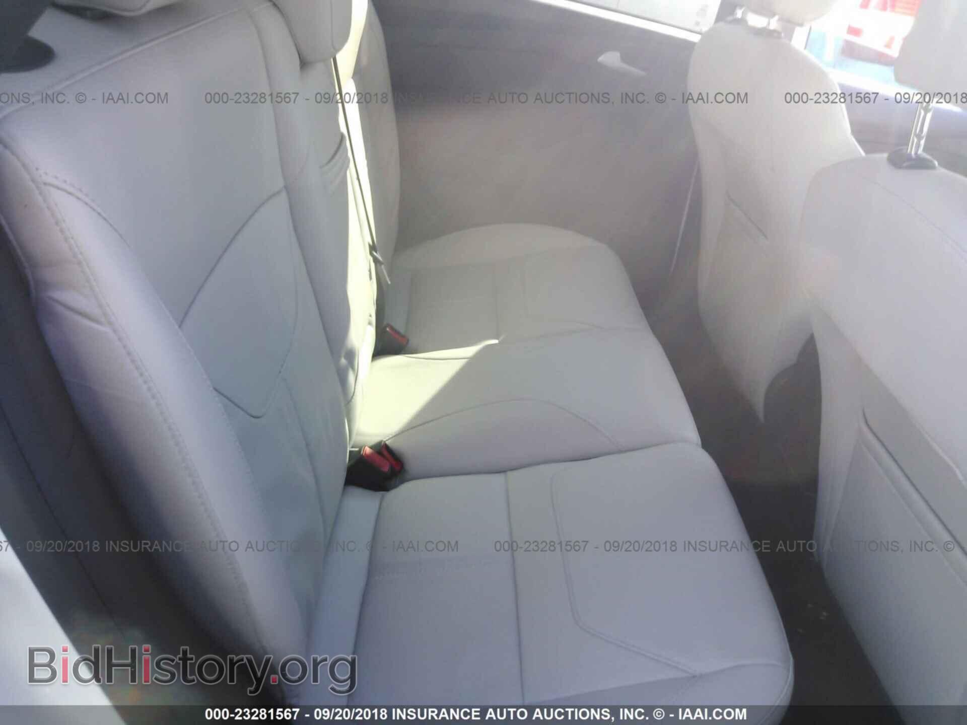 2016 Ford Focus - VIN: 1FADP3J23GL274192 - Photo 8
