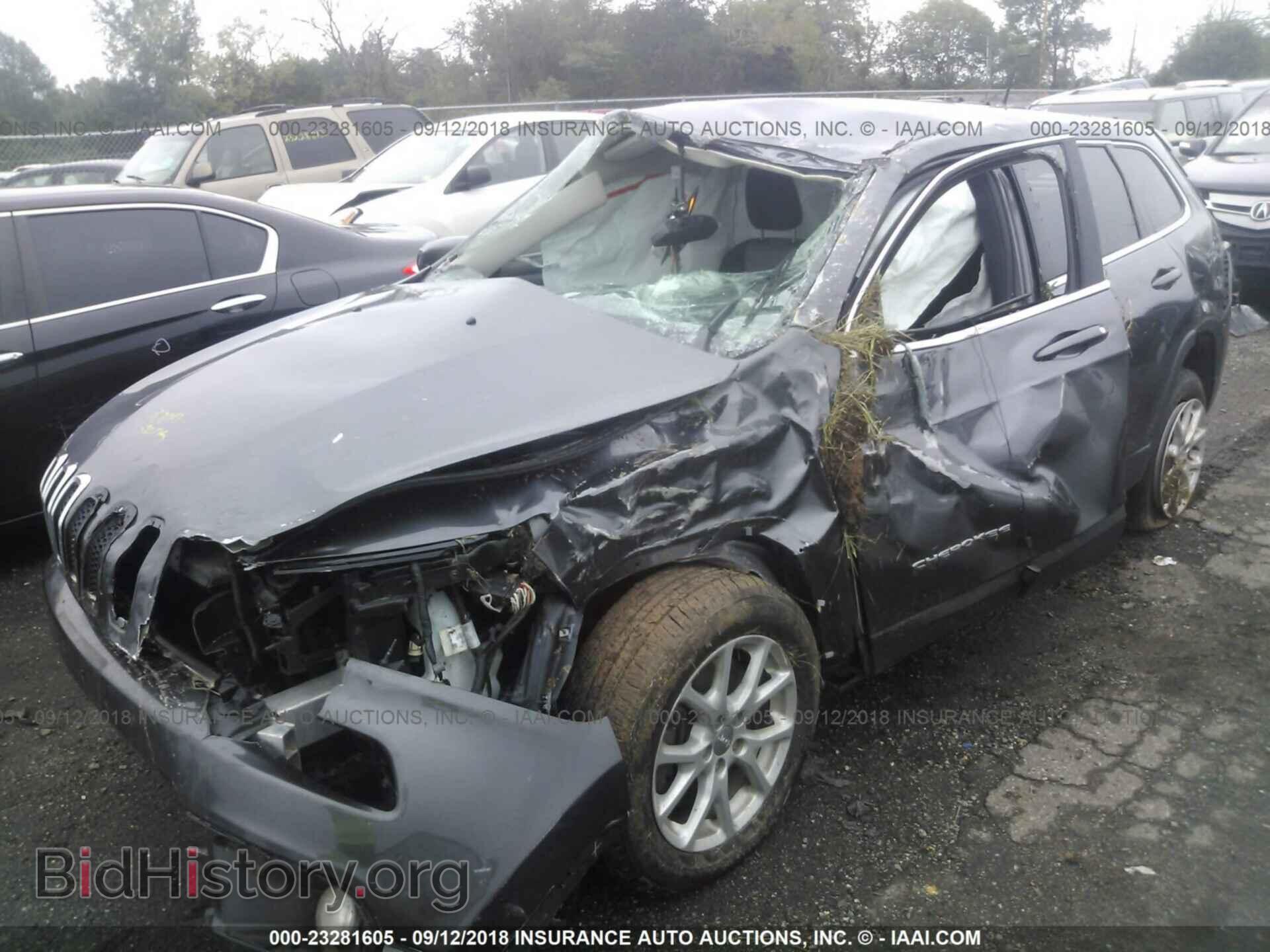 2014 Jeep Cherokee - VIN: 1C4PJLCS4EW164057 - Photo 2