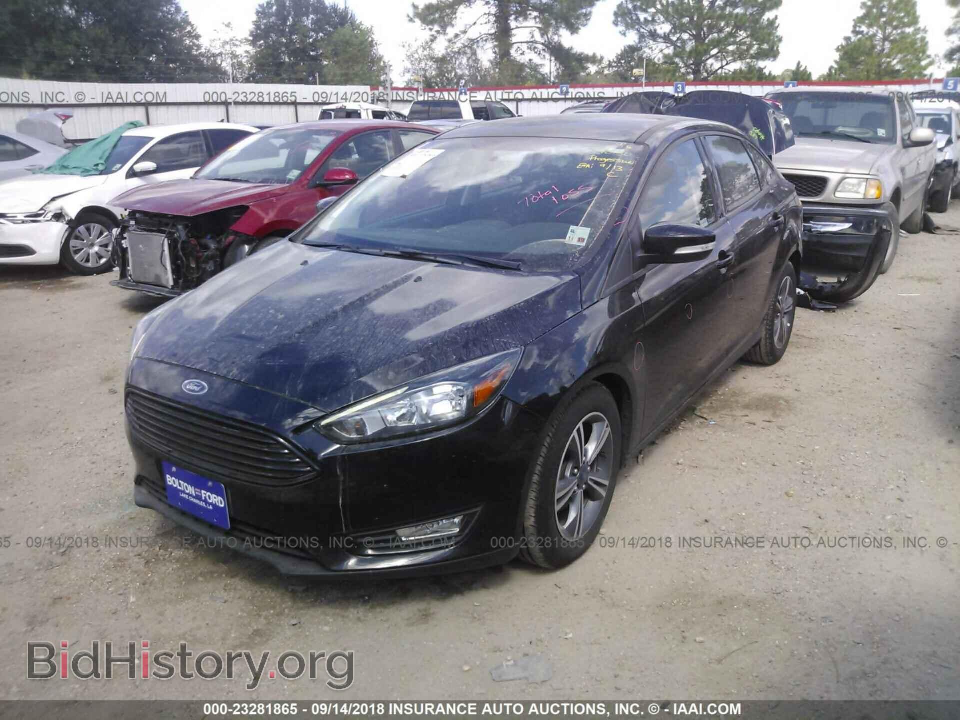 2017 Ford Focus - VIN: 1FADP3FE2HL330420 - Photo 2