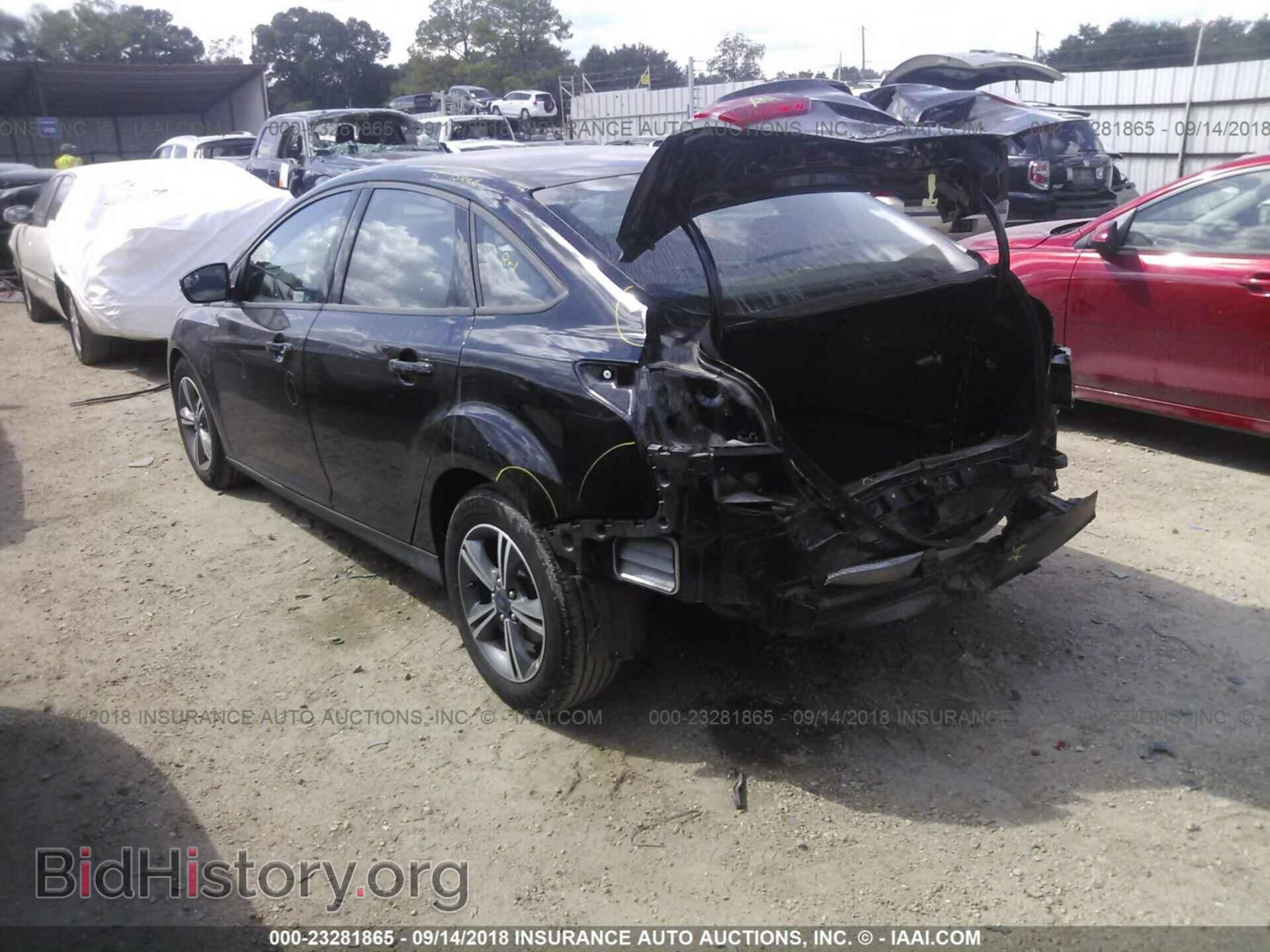 2017 Ford Focus - VIN: 1FADP3FE2HL330420 - Photo 3