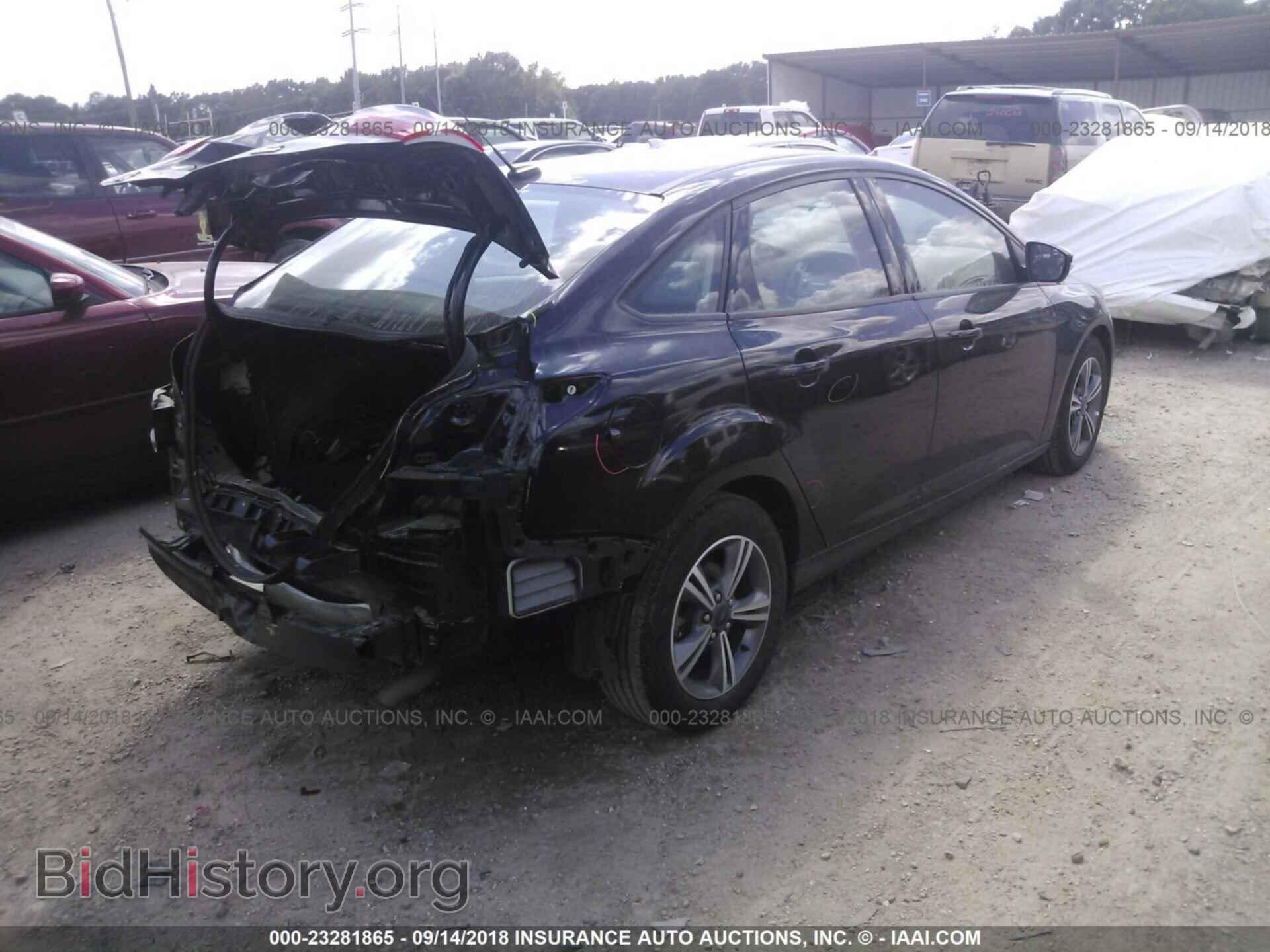 2017 Ford Focus - VIN: 1FADP3FE2HL330420 - Photo 4