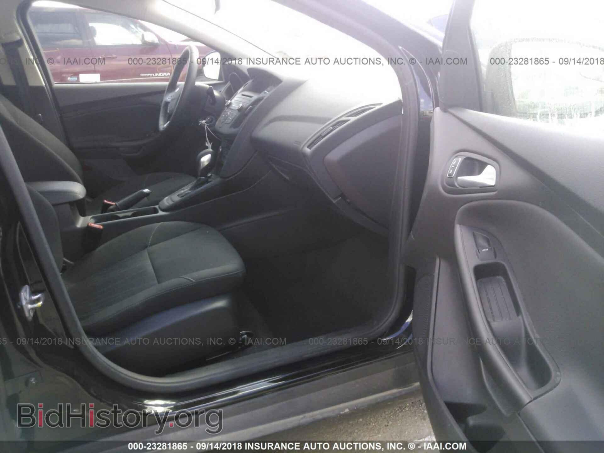 2017 Ford Focus - VIN: 1FADP3FE2HL330420 - Photo 5