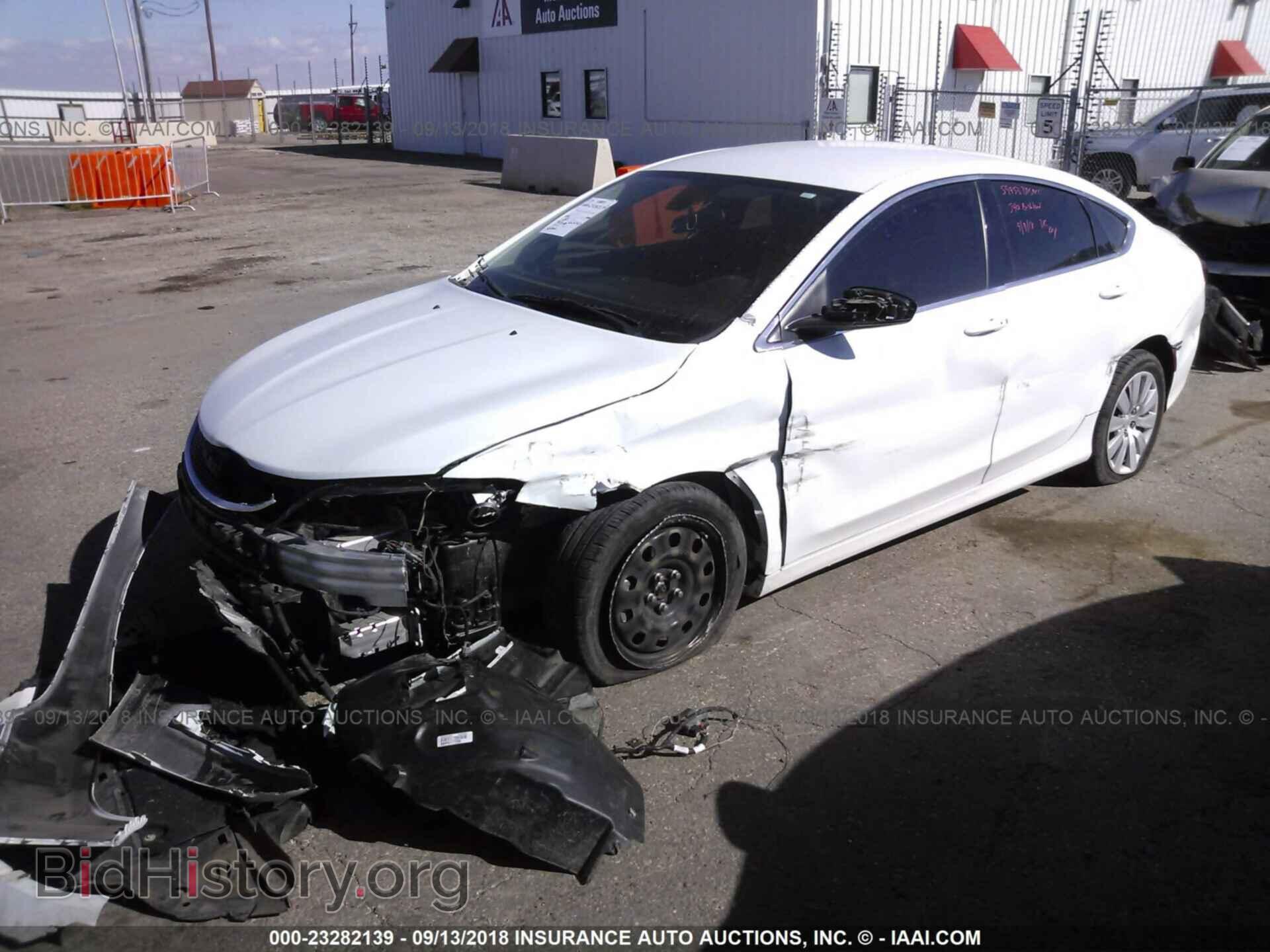 2015 Chrysler 200 - VIN: 1C3CCCFB1FN600279 - Photo 2