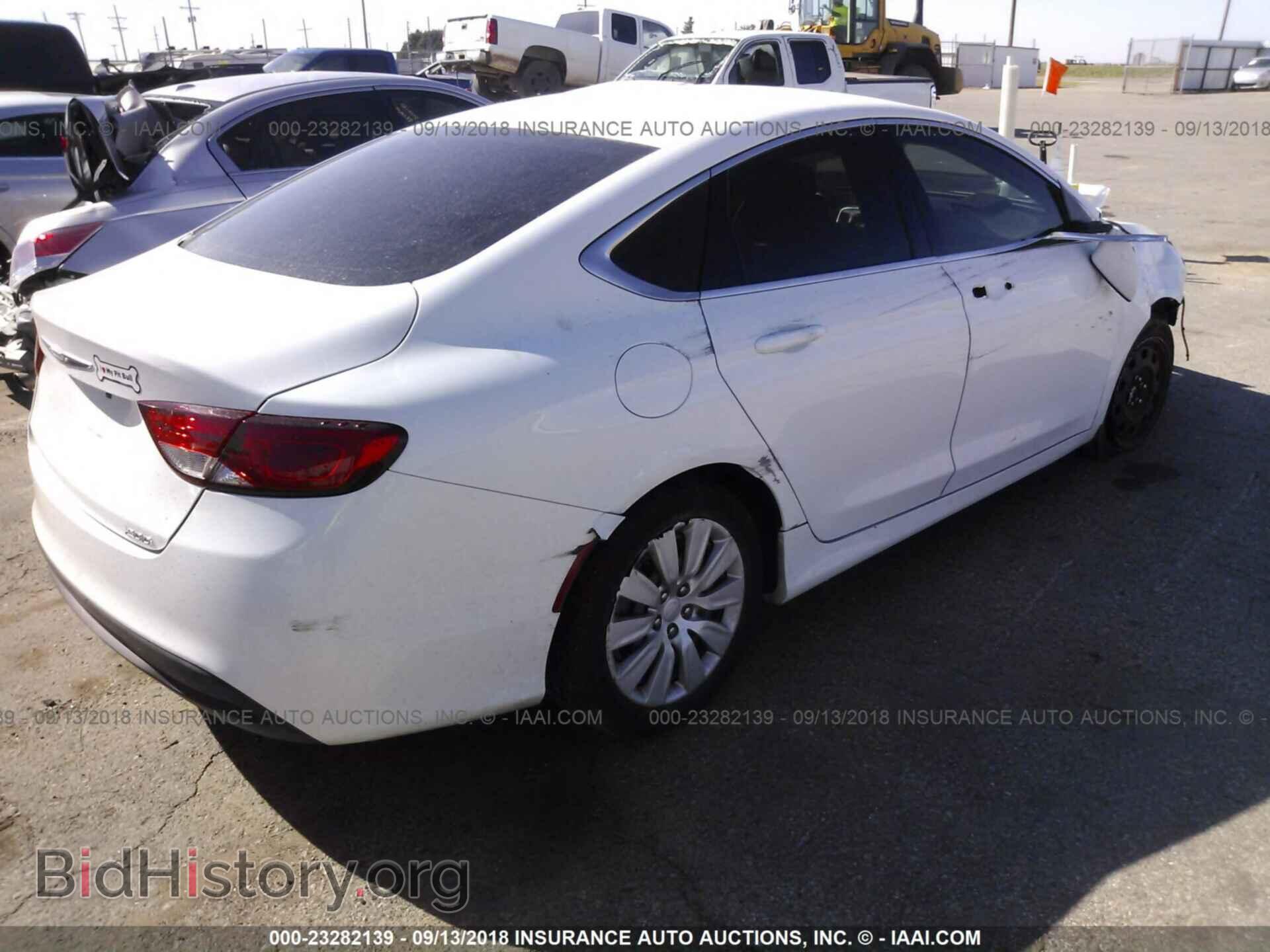 2015 Chrysler 200 - VIN: 1C3CCCFB1FN600279 - Photo 4