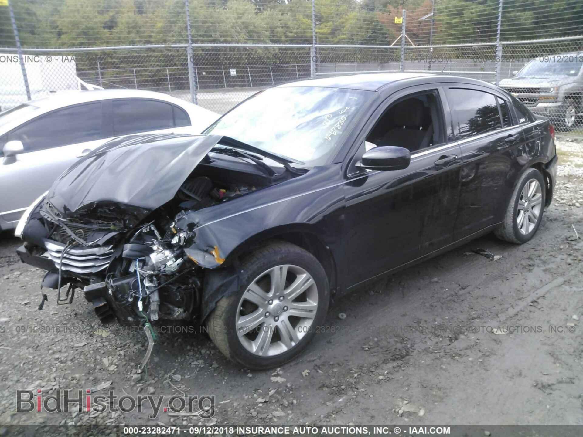2013 Chrysler 200 - VIN: 1C3CCBBB6DN693703 - Фото 2