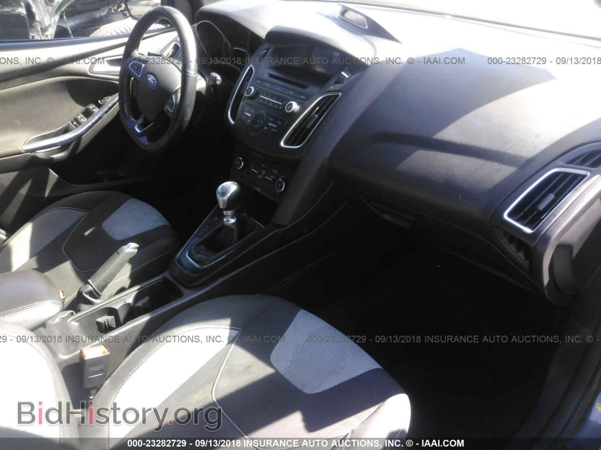 2016 Ford Focus - VIN: 1FADP3L92GL230355 - Photo 5