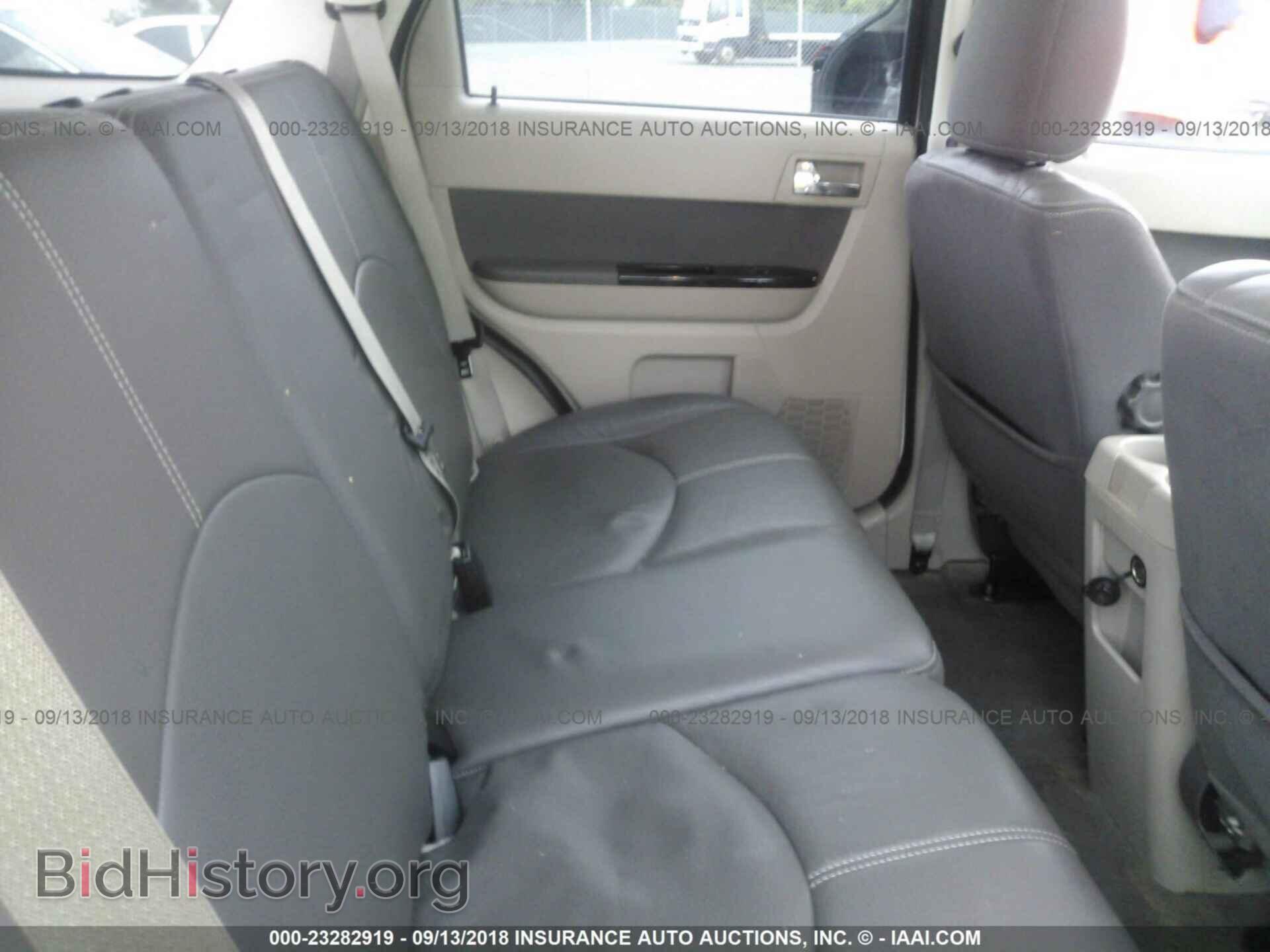 2011 Mazda Tribute - VIN: 4F2CY9GG2BKM03207 - Фото 8