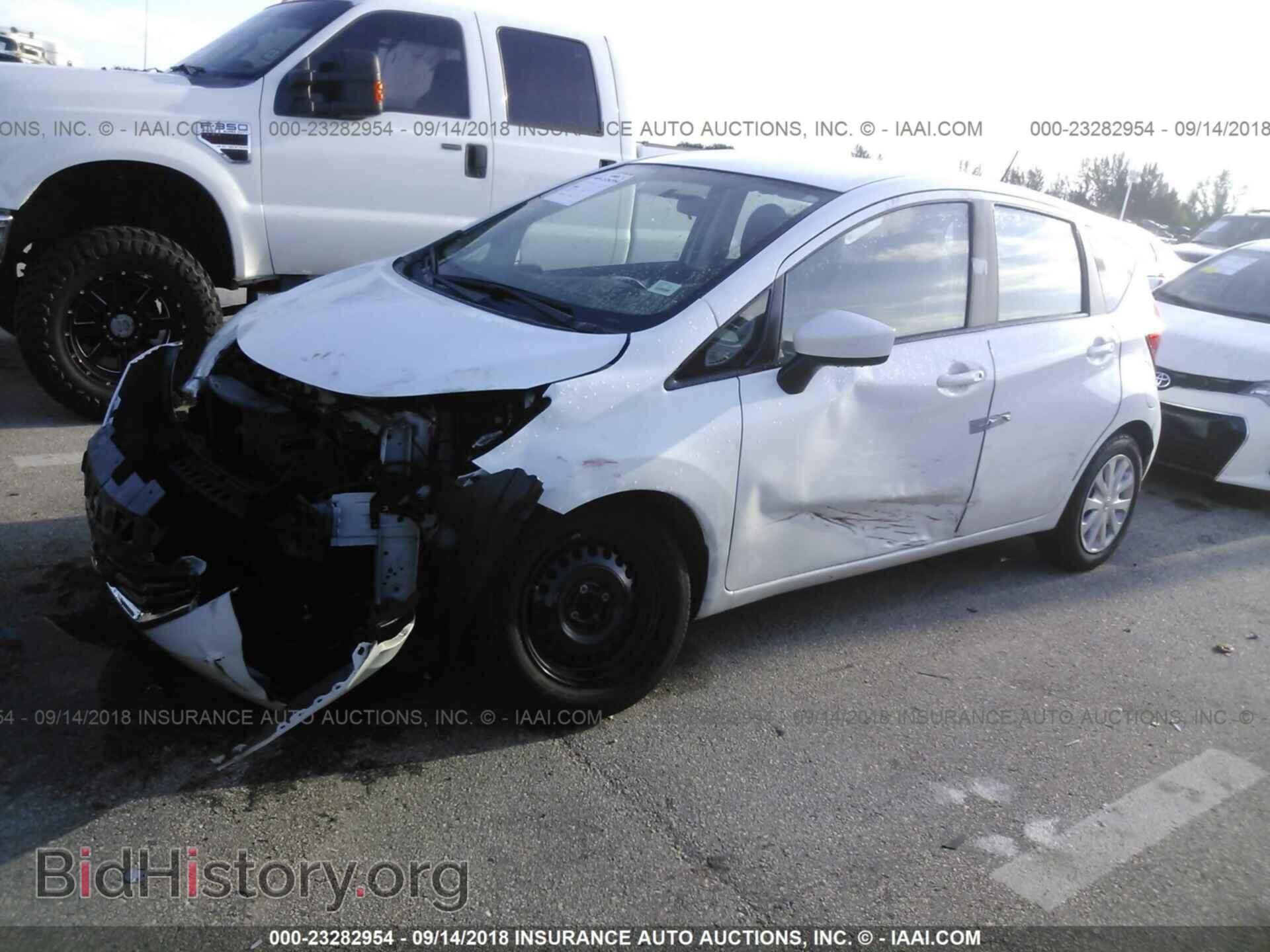 2016 Nissan Versa note - VIN: 3N1CE2CP3GL404817 - Фото 2