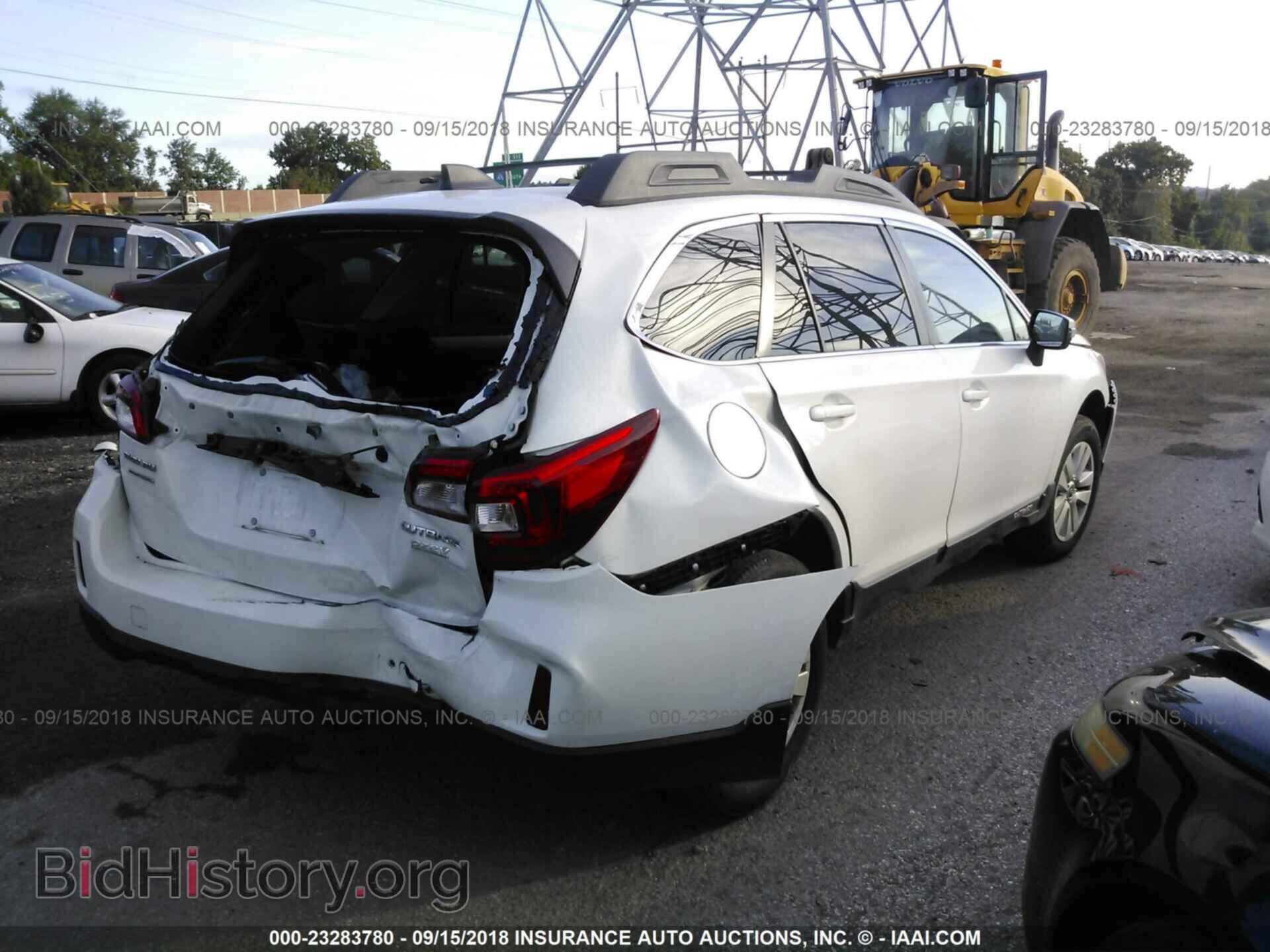 2017 Subaru Outback - VIN: 4S4BSAFC7H3384178 - Photo 4