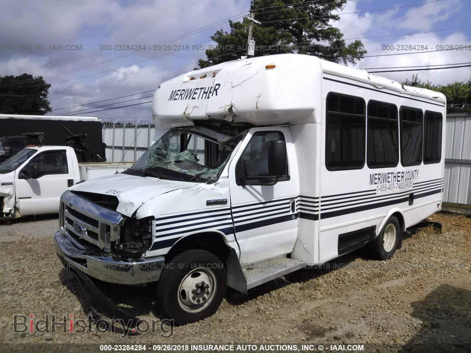 2017 Ford Econoline - VIN: 1FDEE3FSXHDC35510 - Фото 2