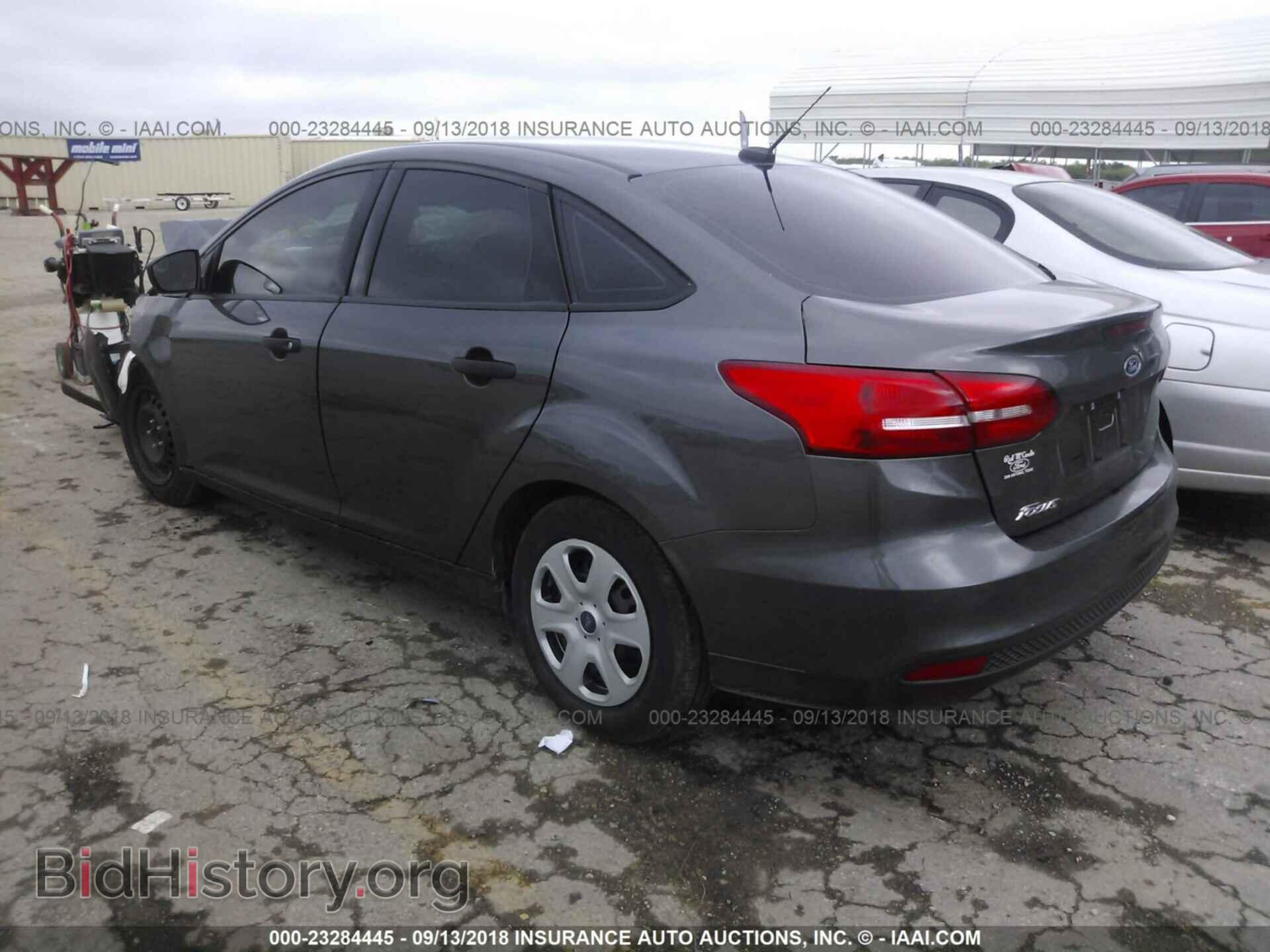 2018 Ford Focus - VIN: 1FADP3E26JL249210 - Фото 3