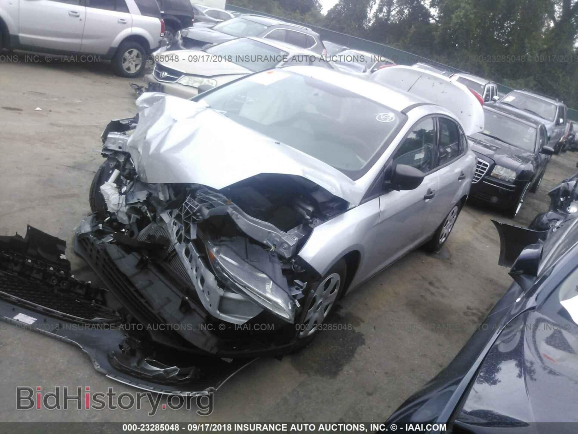 2016 Ford Focus - VIN: 1FADP3E25GL274303 - Photo 2