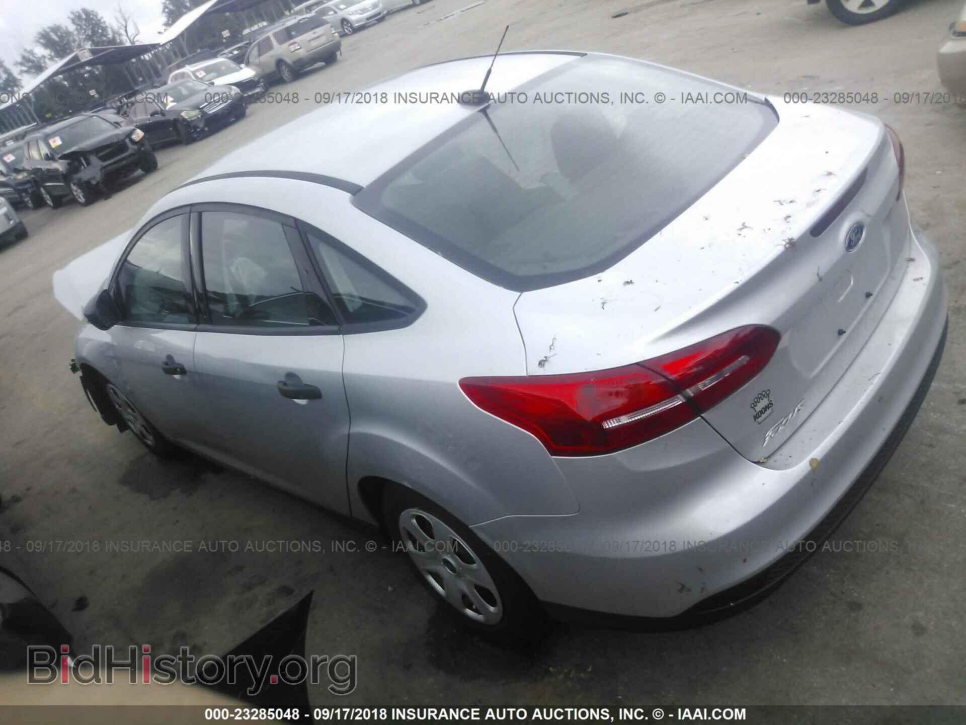 2016 Ford Focus - VIN: 1FADP3E25GL274303 - Photo 3