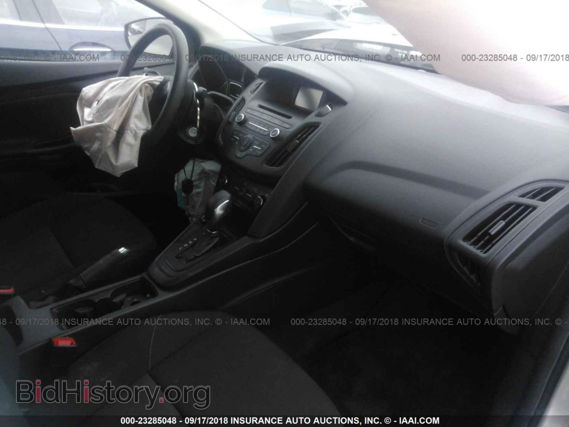 2016 Ford Focus - VIN: 1FADP3E25GL274303 - Photo 5
