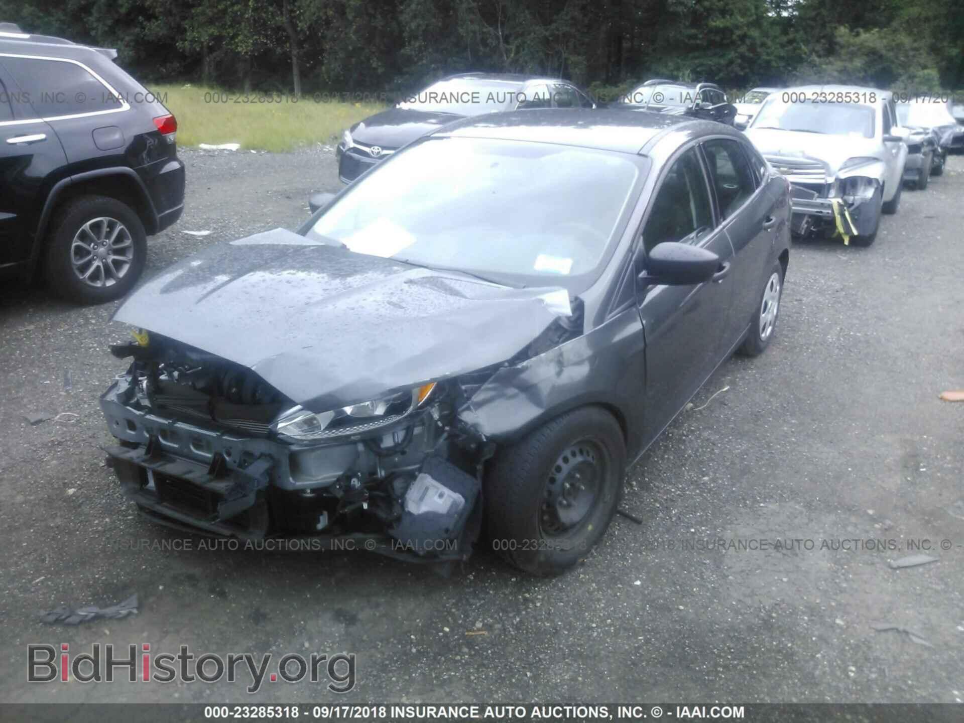 2016 Ford Focus - VIN: 1FADP3E23GL358233 - Photo 2