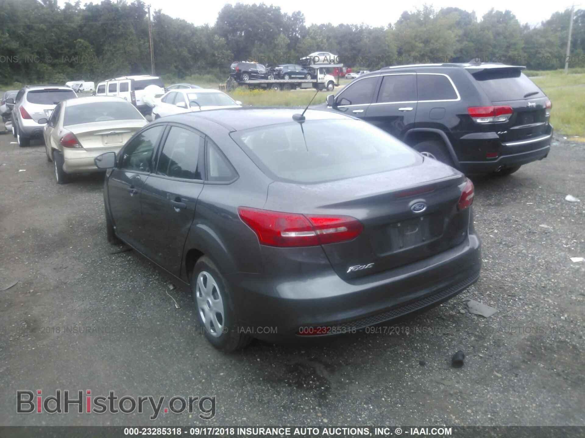 2016 Ford Focus - VIN: 1FADP3E23GL358233 - Photo 3