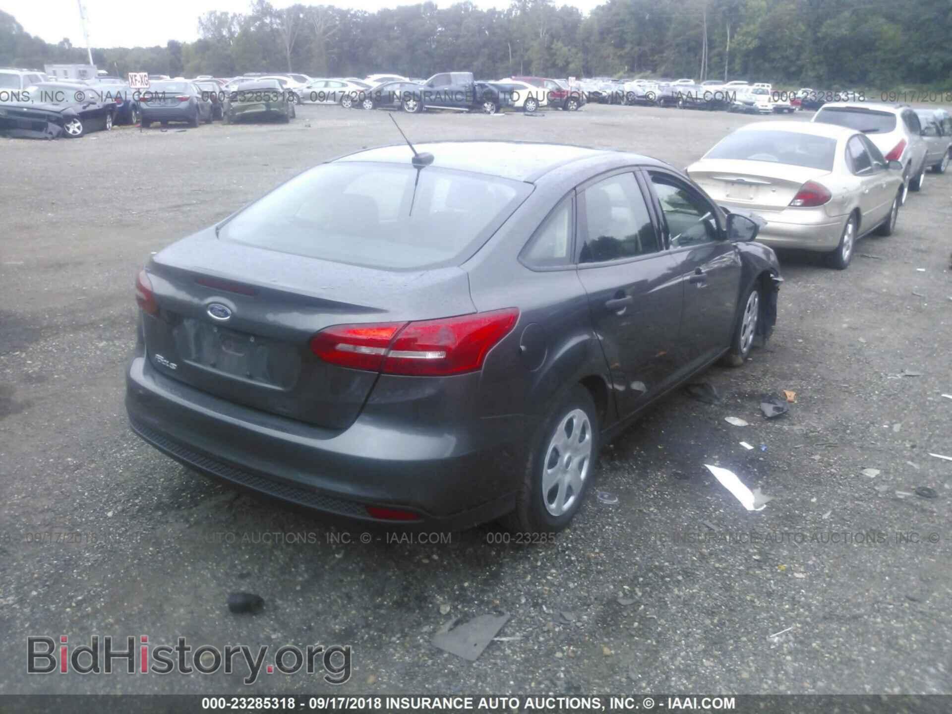 2016 Ford Focus - VIN: 1FADP3E23GL358233 - Photo 4