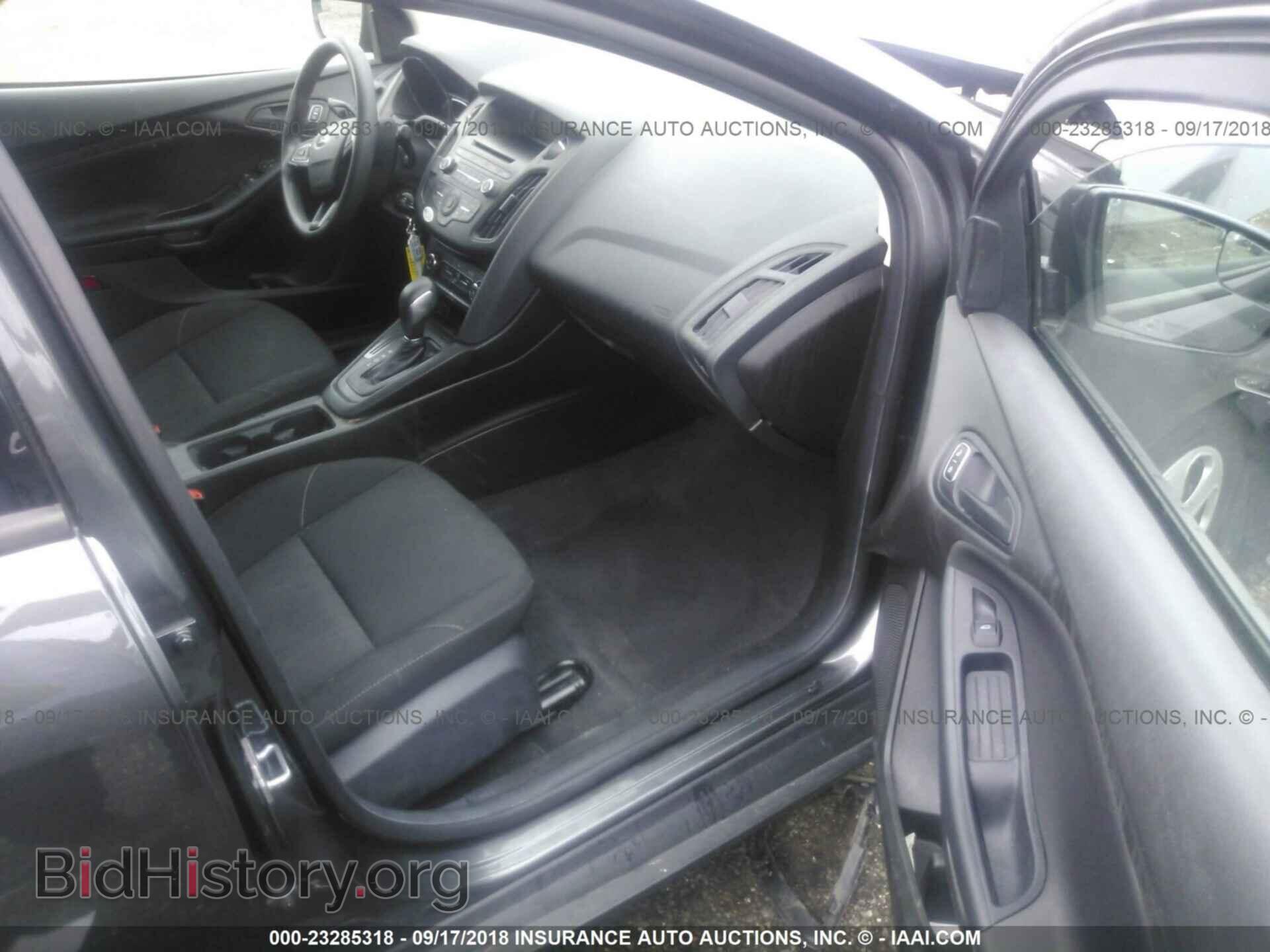 2016 Ford Focus - VIN: 1FADP3E23GL358233 - Photo 5