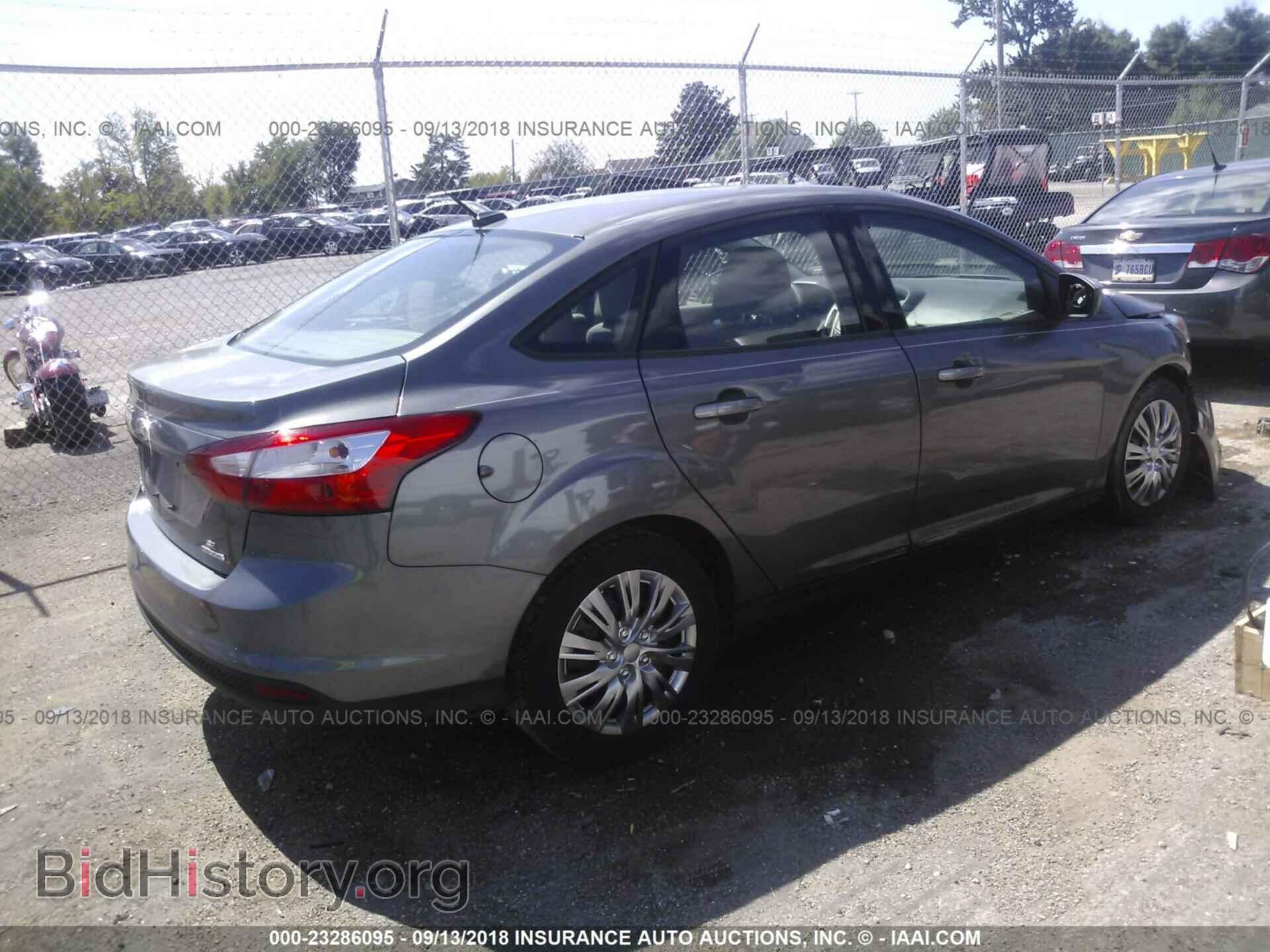 2012 Ford Focus - VIN: 1FAHP3F22CL447768 - Фото 4