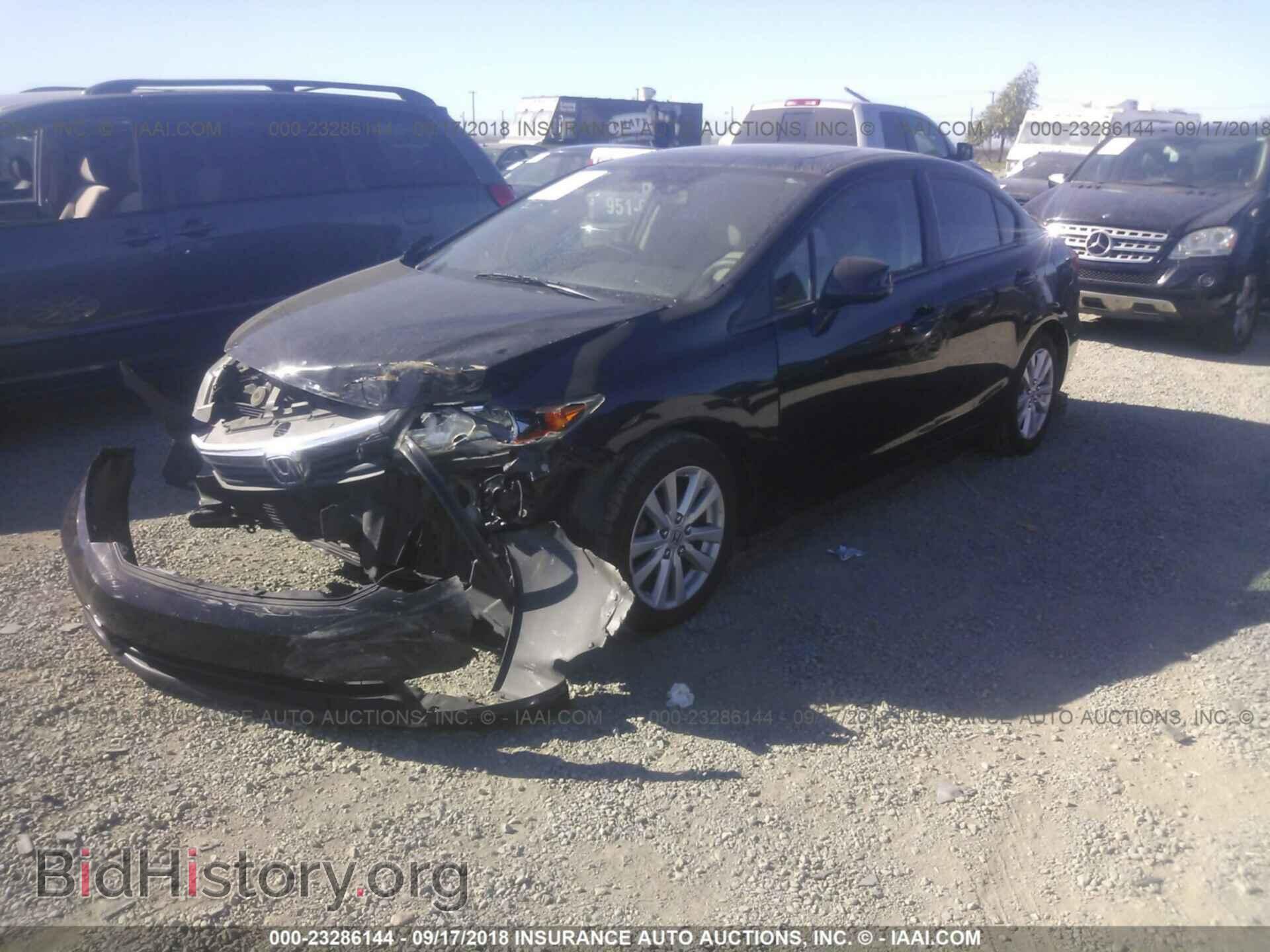2012 Honda Civic - VIN: 2HGFB2F81CH302217 - Photo 2