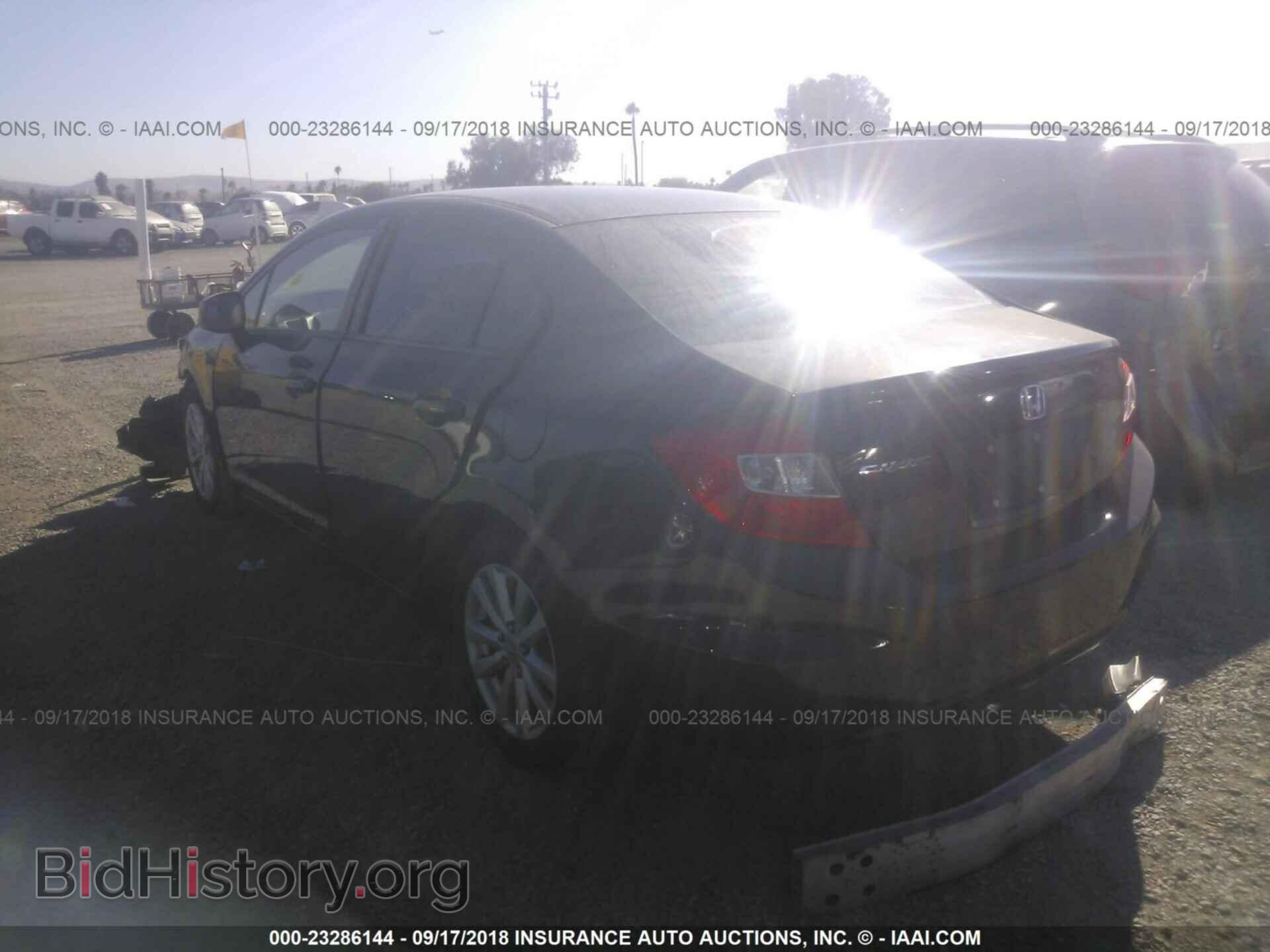 2012 Honda Civic - VIN: 2HGFB2F81CH302217 - Photo 3